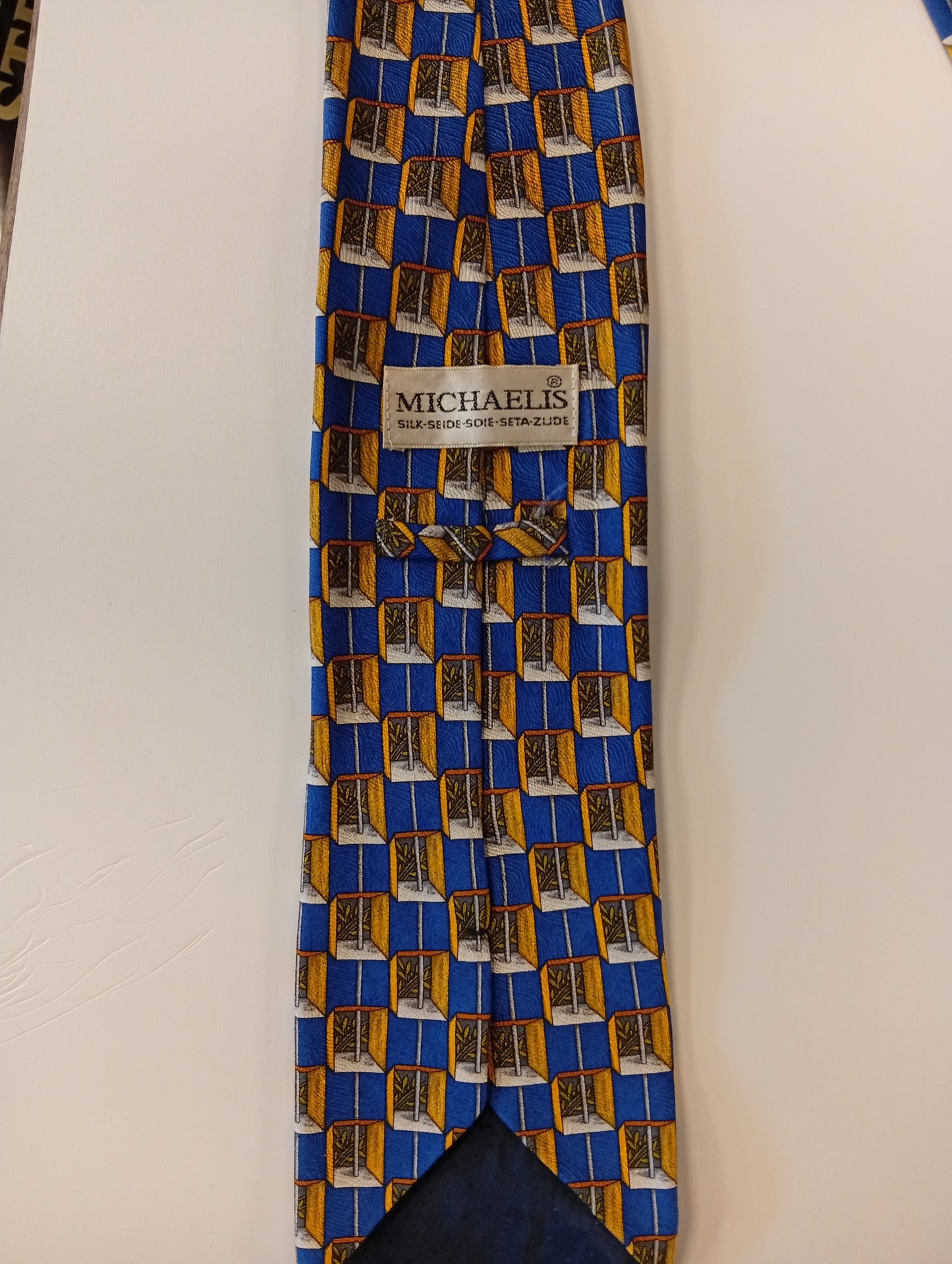 Zijden stropdas – blauw met geel patroon – opvallende stijl – Michaelis