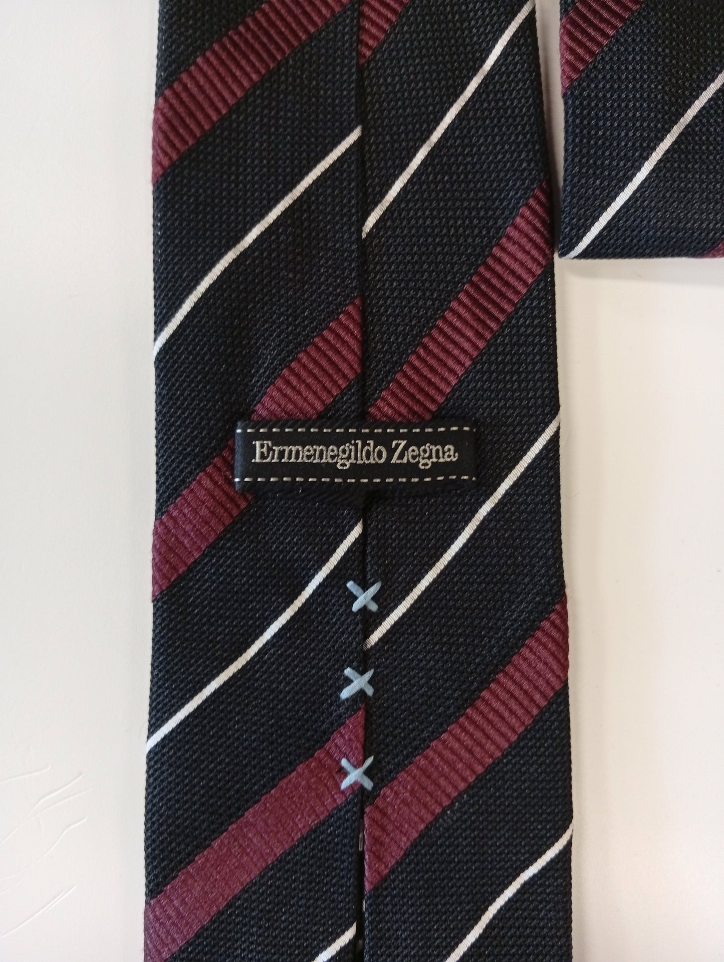 Italiaanse zijden stropdas – donker met strepen – krachtige, luxe stijl – Ermenegildo Zegna