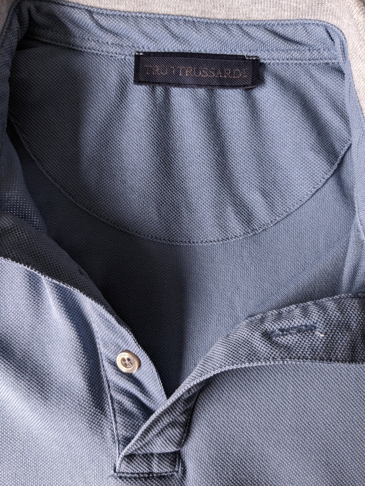 Polo Trussardi. Coloré gris bleu. Taille xl.