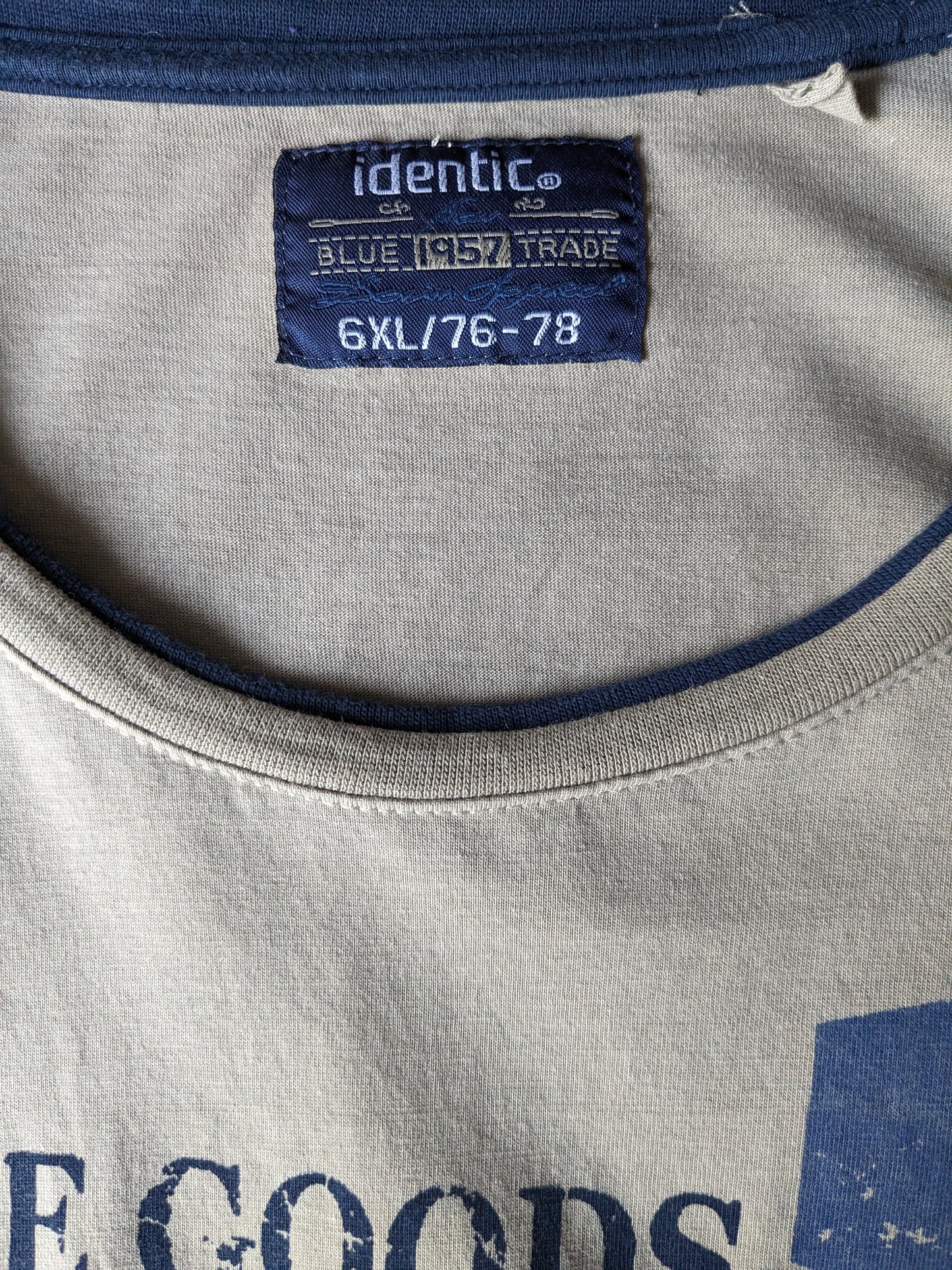 Chemise identique. Brun clair avec imprimé. Taille 6xl / xxxxxxl.