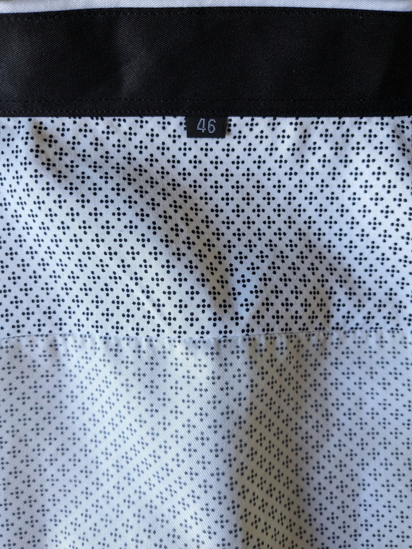 Brandless shirt. Black and white motif. Size 46 / 2XL / XXL.