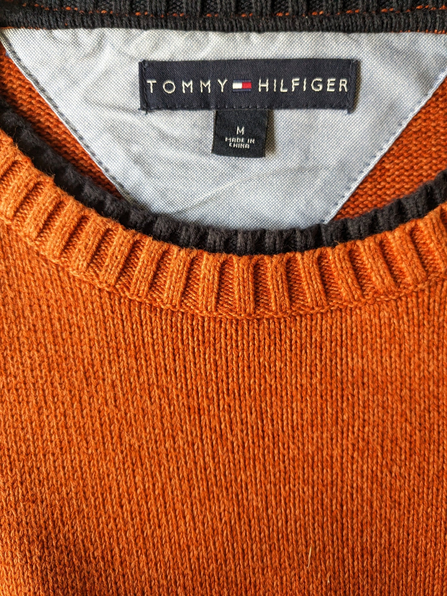 Pull Tommy Hilfiger. Orange mélangée. Taille M.