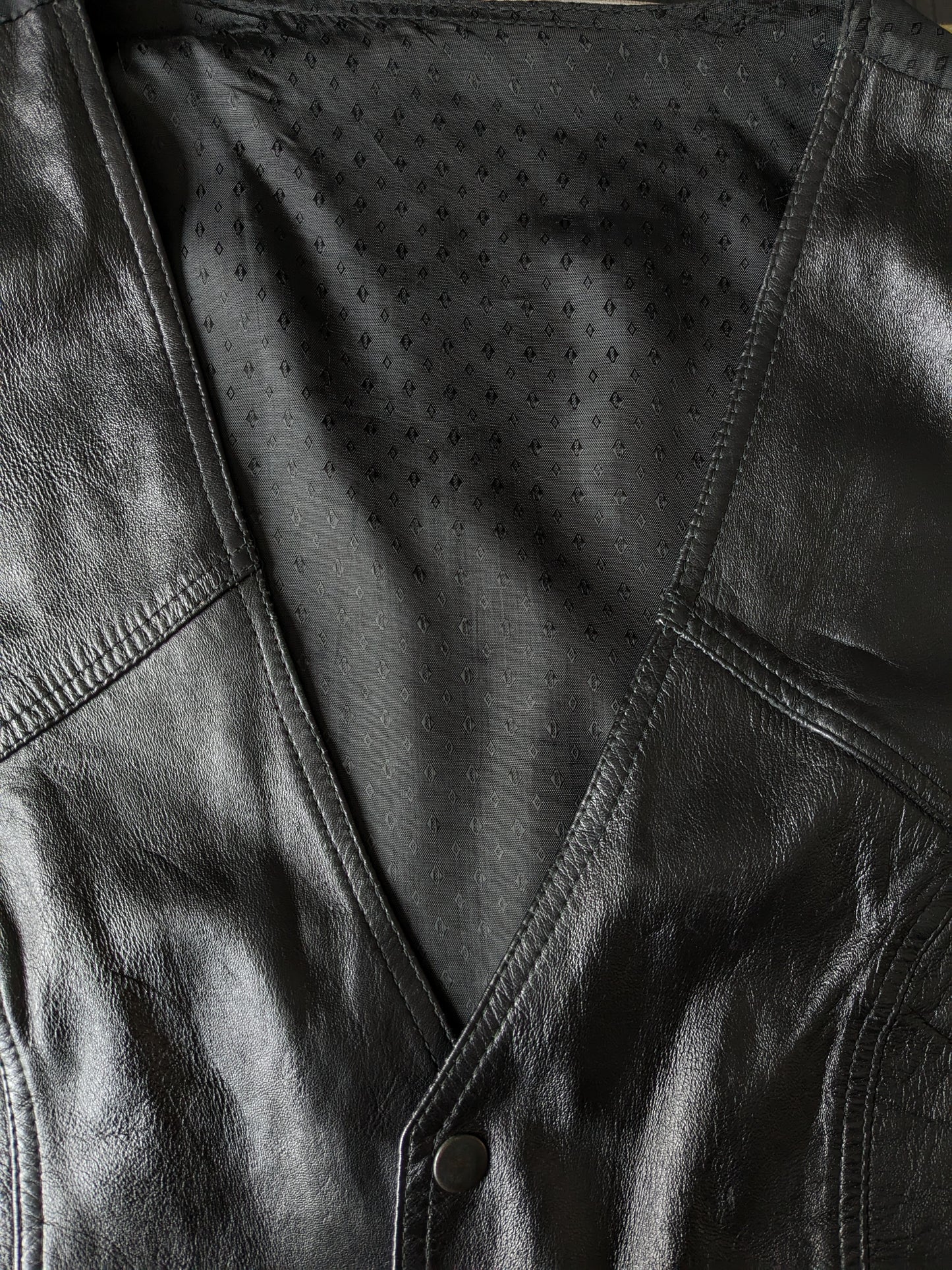 Leather waistcoat with press studs. Black. Size 50 / M. #321