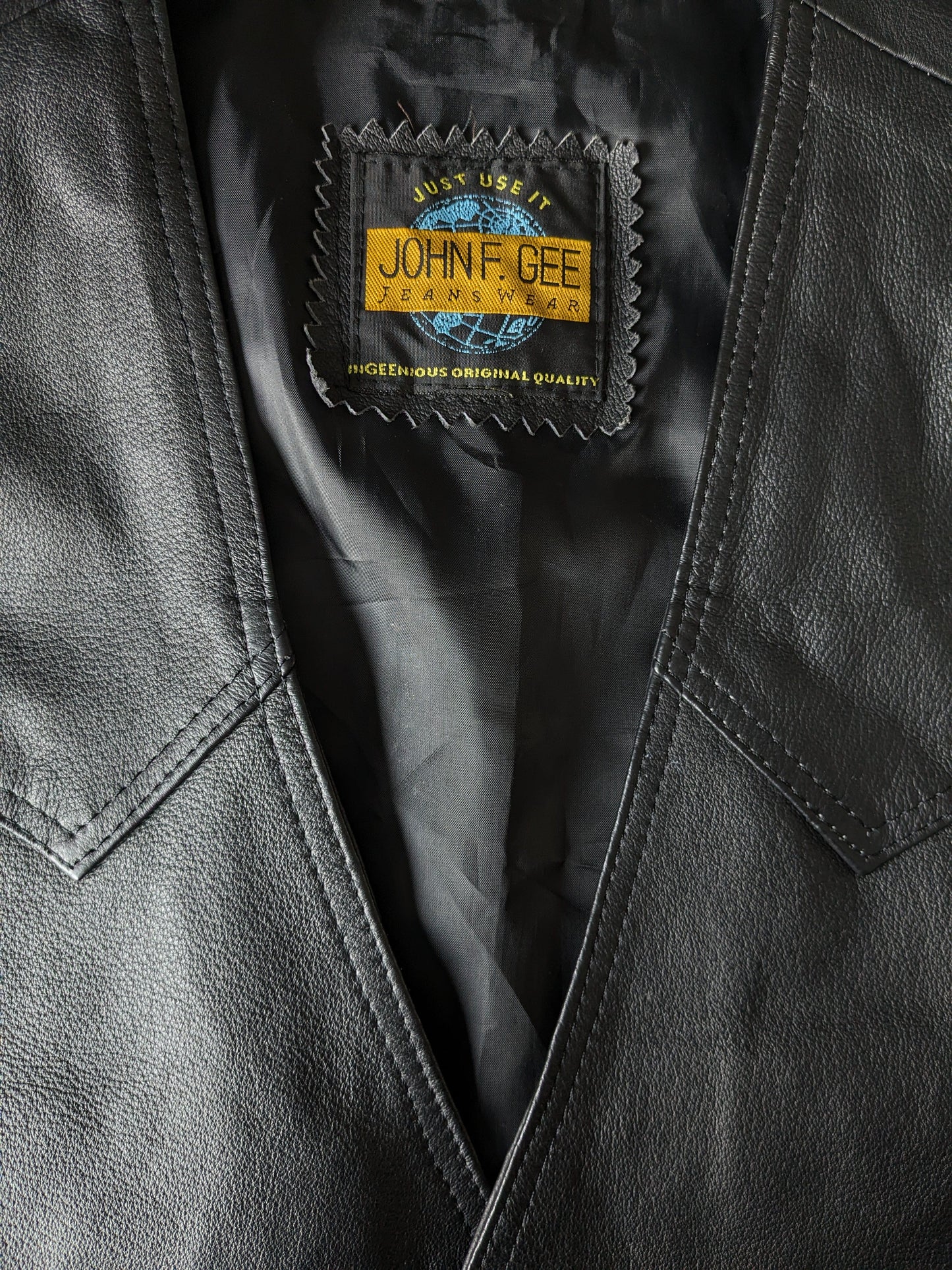 Double-sided John F. Gee pig leather waistcoat with 2 inside pockets. Size XXXL / 3XL