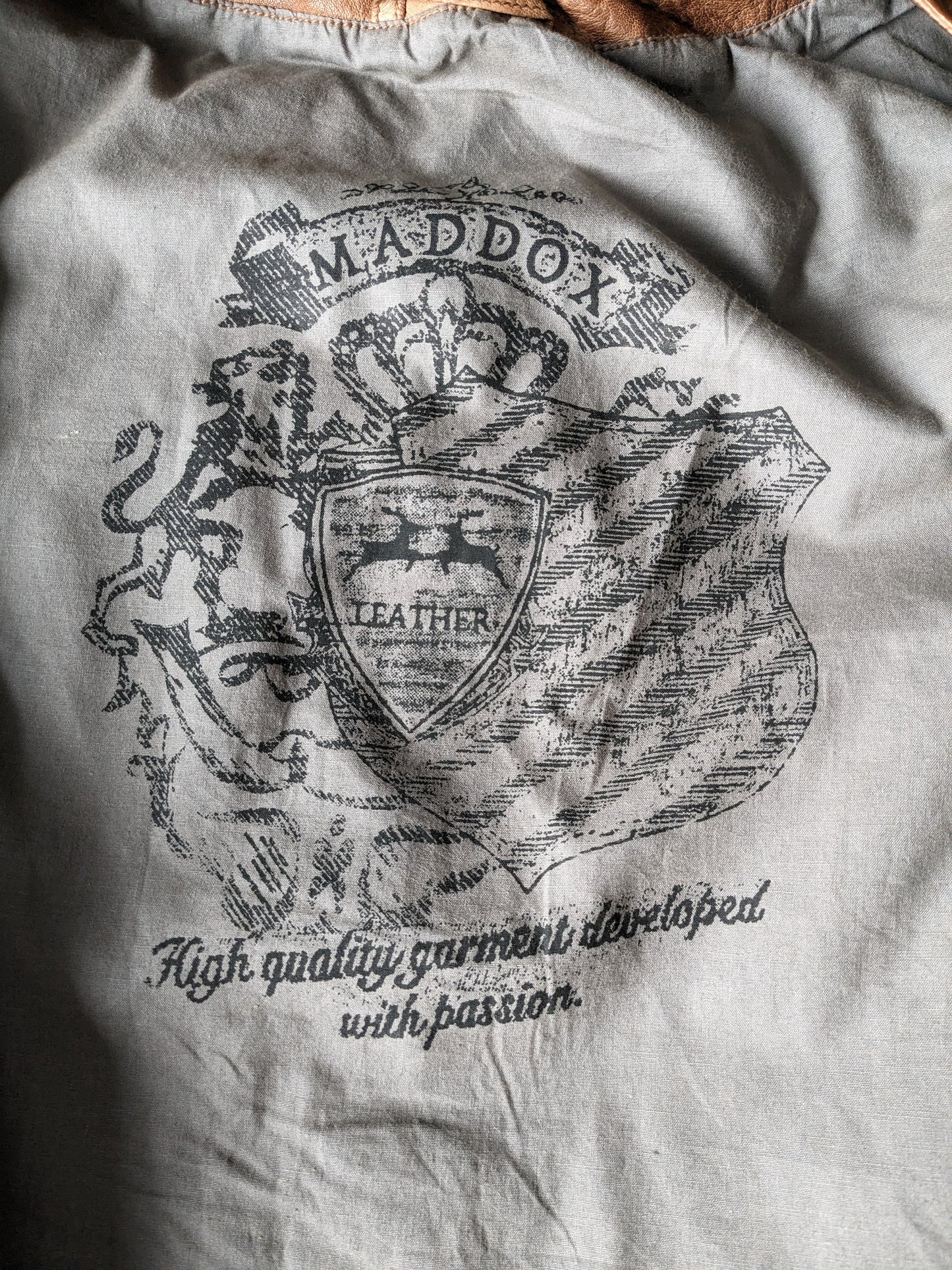 Maddox dubbelzijdig leren gilet met 3 binnenzakken. Bruin. Maat M.