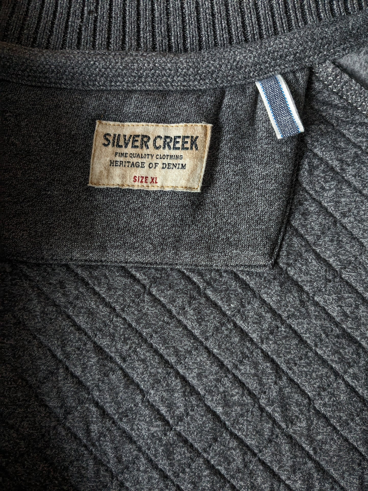Cardigan Silvercreek avec motif tactile. Gris. Taille XL.