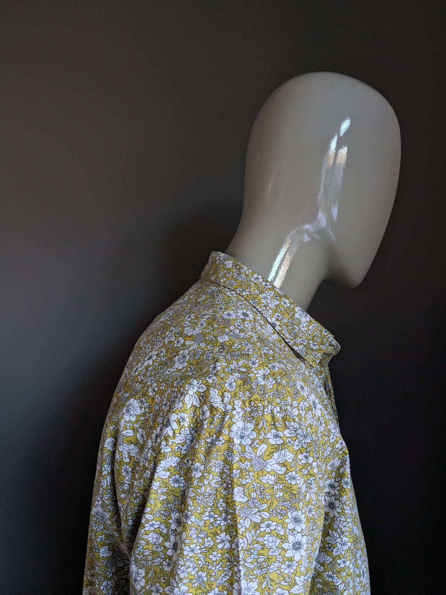 Chemise imprimée sans marque. Imprimé floral vert blanc gris. Taille XL.