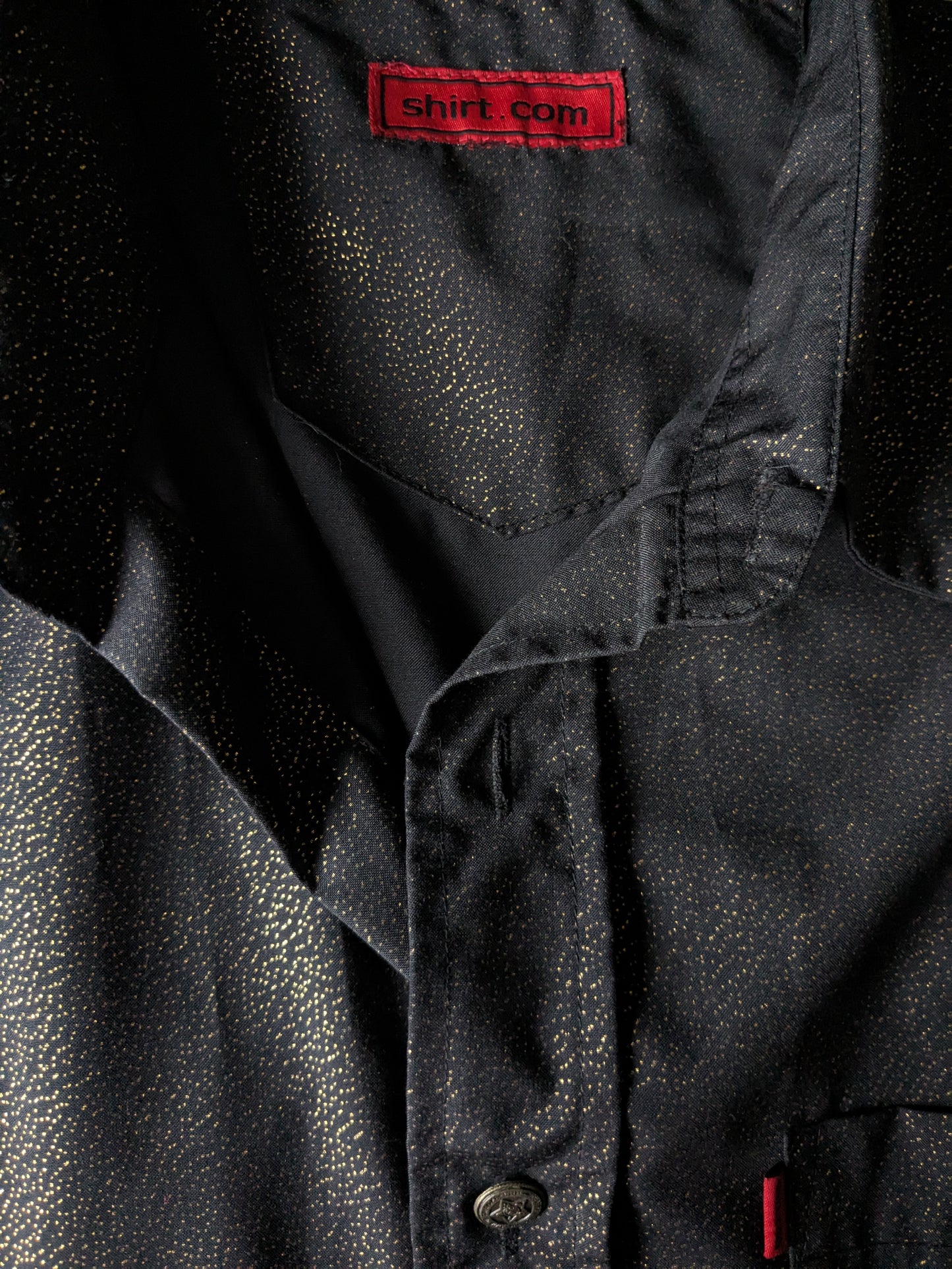 Chemise à manches courtes Shirt.com. Couleur or noir pointillé. Beaux boutons. Taille XXL/2XL.