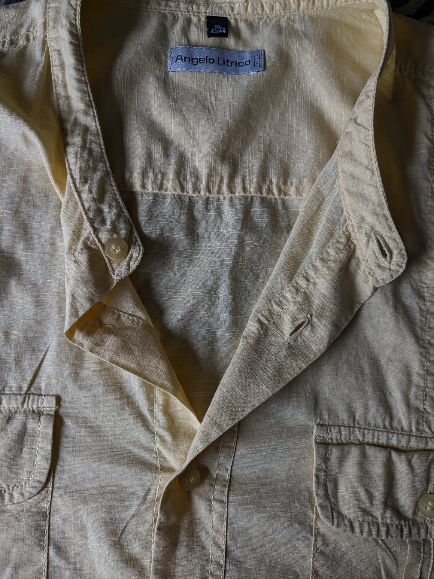 Vintage Angelo Litrico overhemd korte mouw met Mao / opstaande kraag. Geel motief. Maat XL.