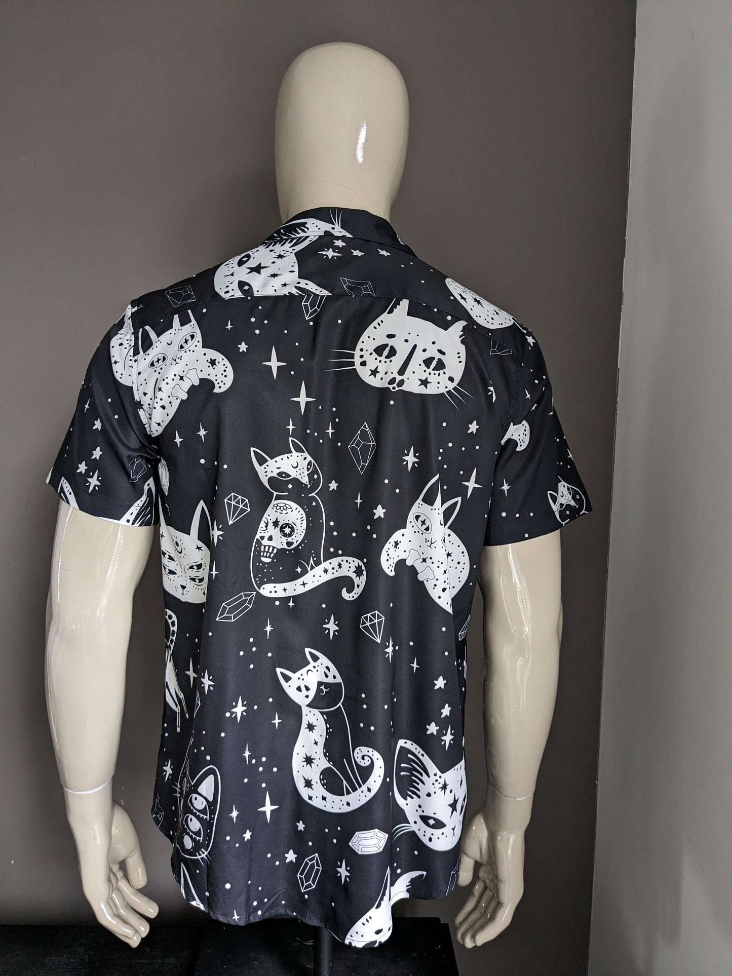 Unbranded short sleeve shirt. Galaxy cats print. Black and white. Size L.