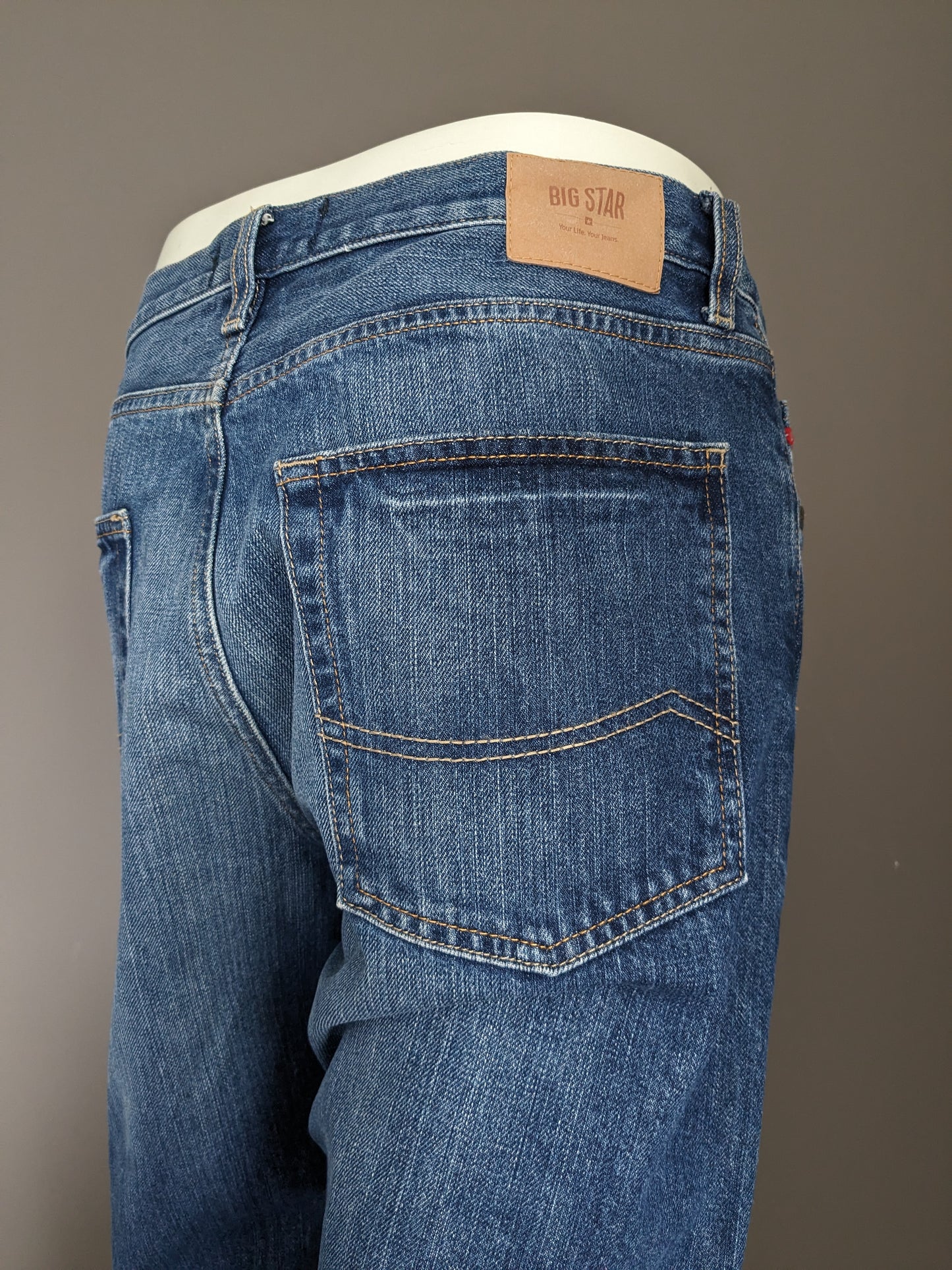 Big Star jeans. Blauw gekleurd. type Rogar. Regular fit. Maat W36 - L32.
