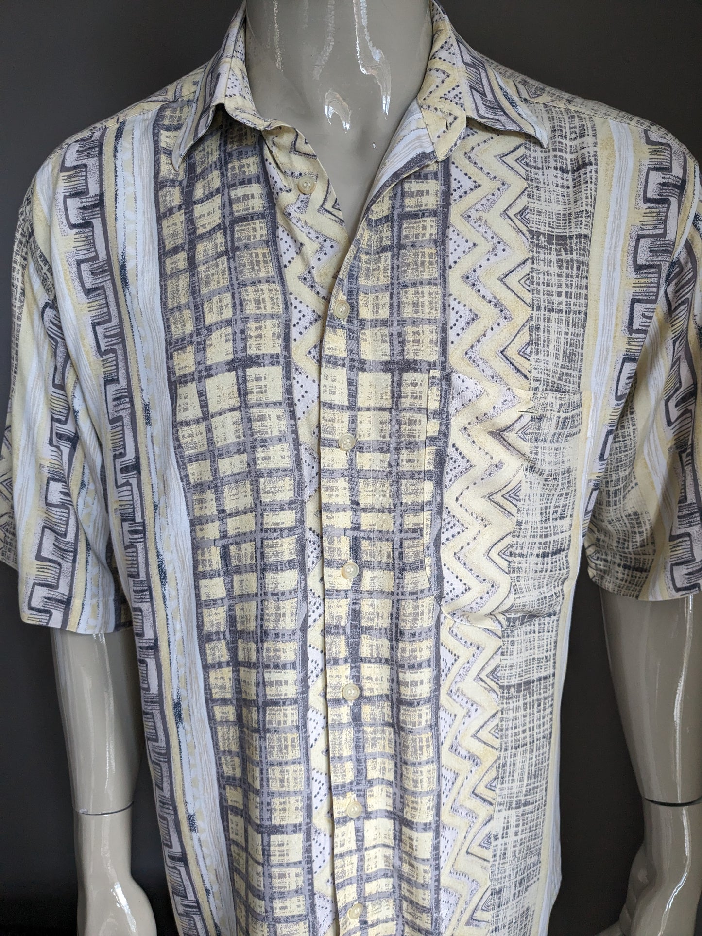 Vintage 80's - 90's Club Damingo overhemd korte mouw. Geel Beige Bruine print. Maat XL. Viscose.