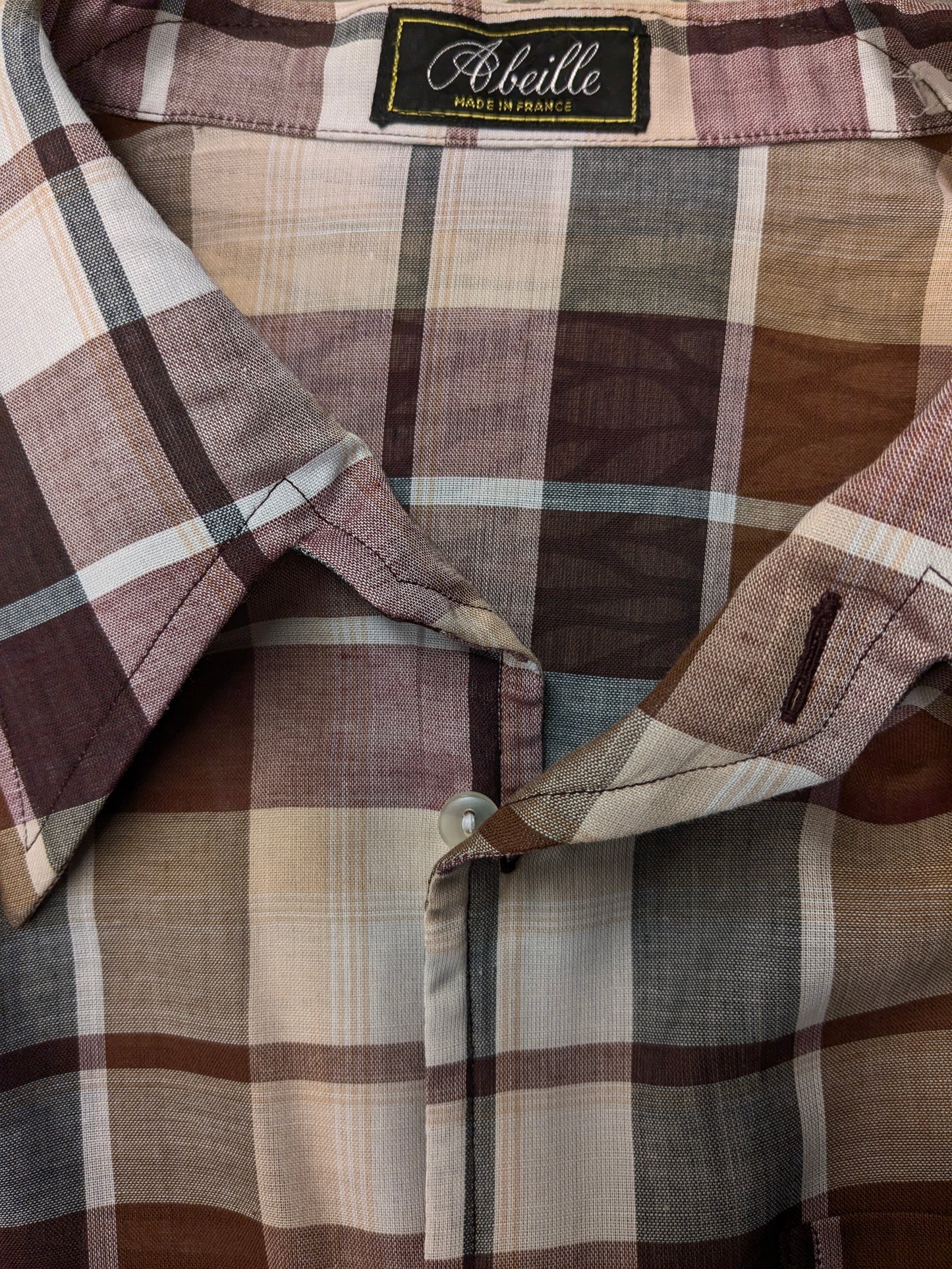 Vintage 70er -Jahre -Hemd mit Punktkragen und kurzer Ärmel. Bordeaux Beige Brown überprüft. Größe xl.