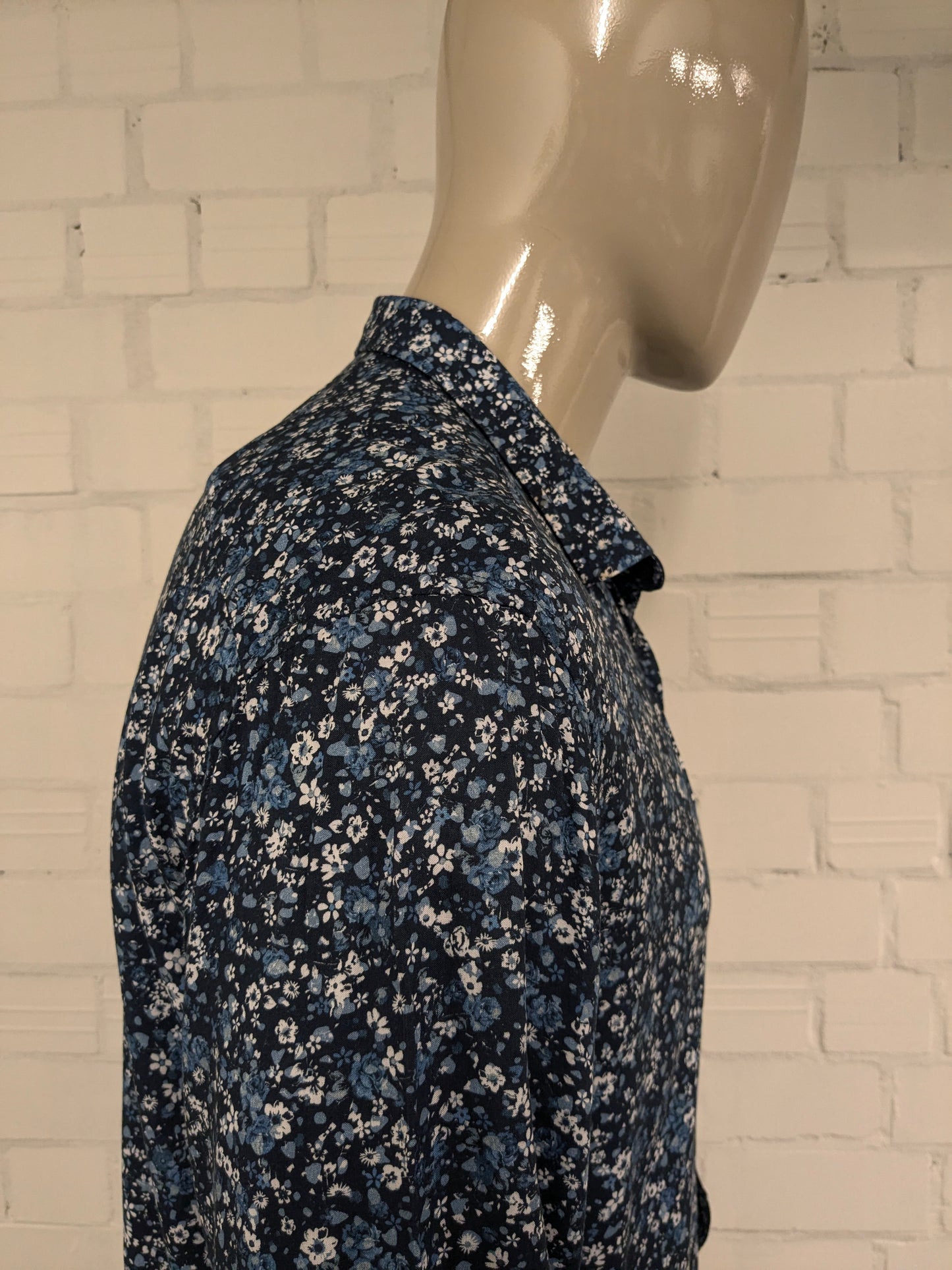 Leif Nielson overhemd. Blauwe bloemen print. Maat XL. stretch.