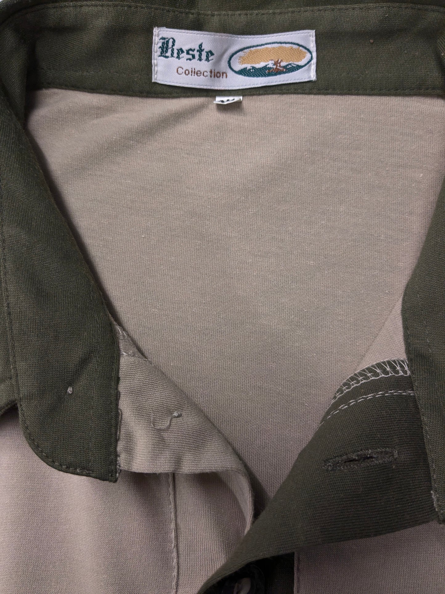 Vintage polo. Groen Kaki gekleurd. Maat XL.