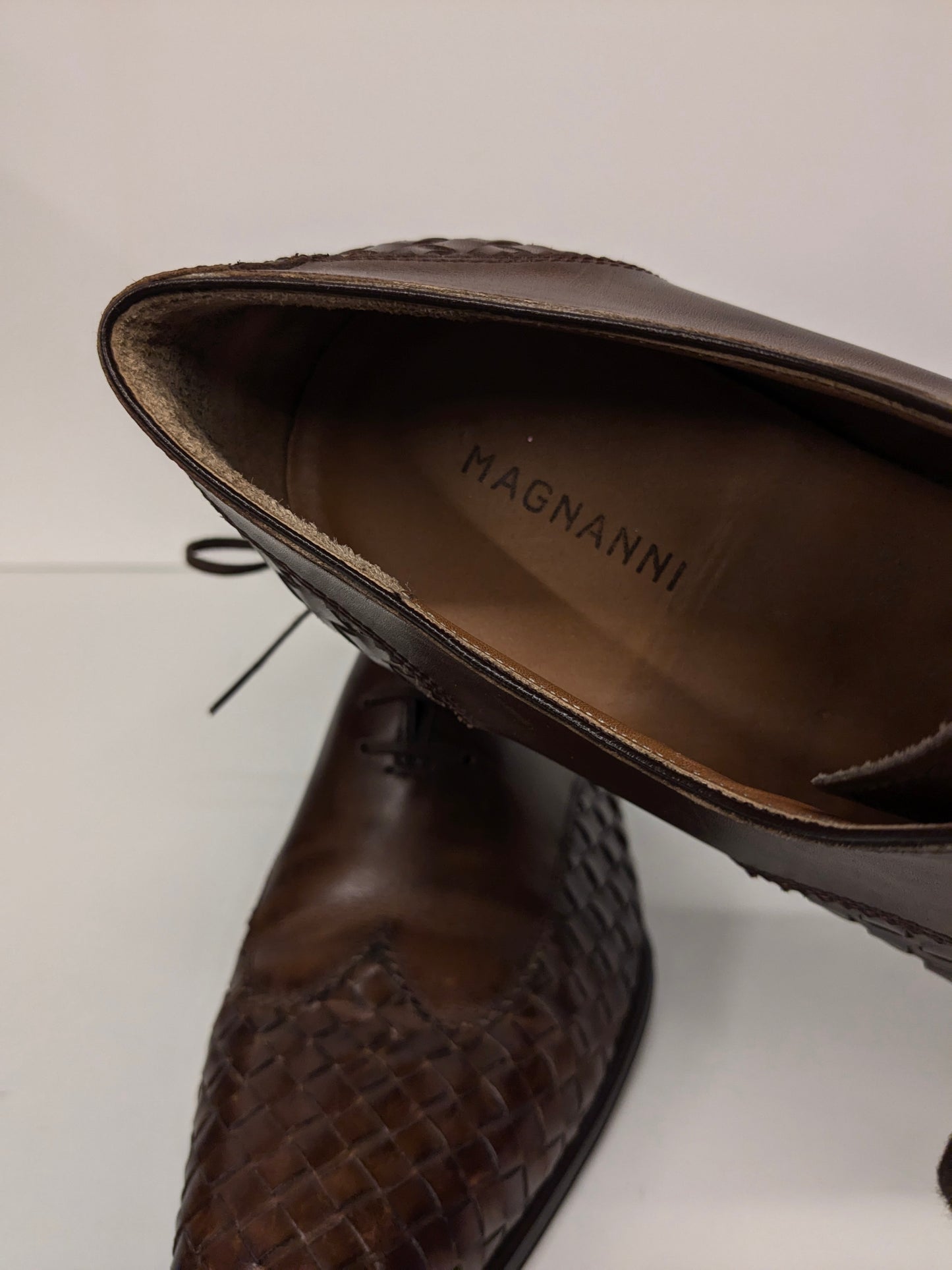 Magnanni leather lace -up shoe with braided details. Brown colored. Size 41.5.