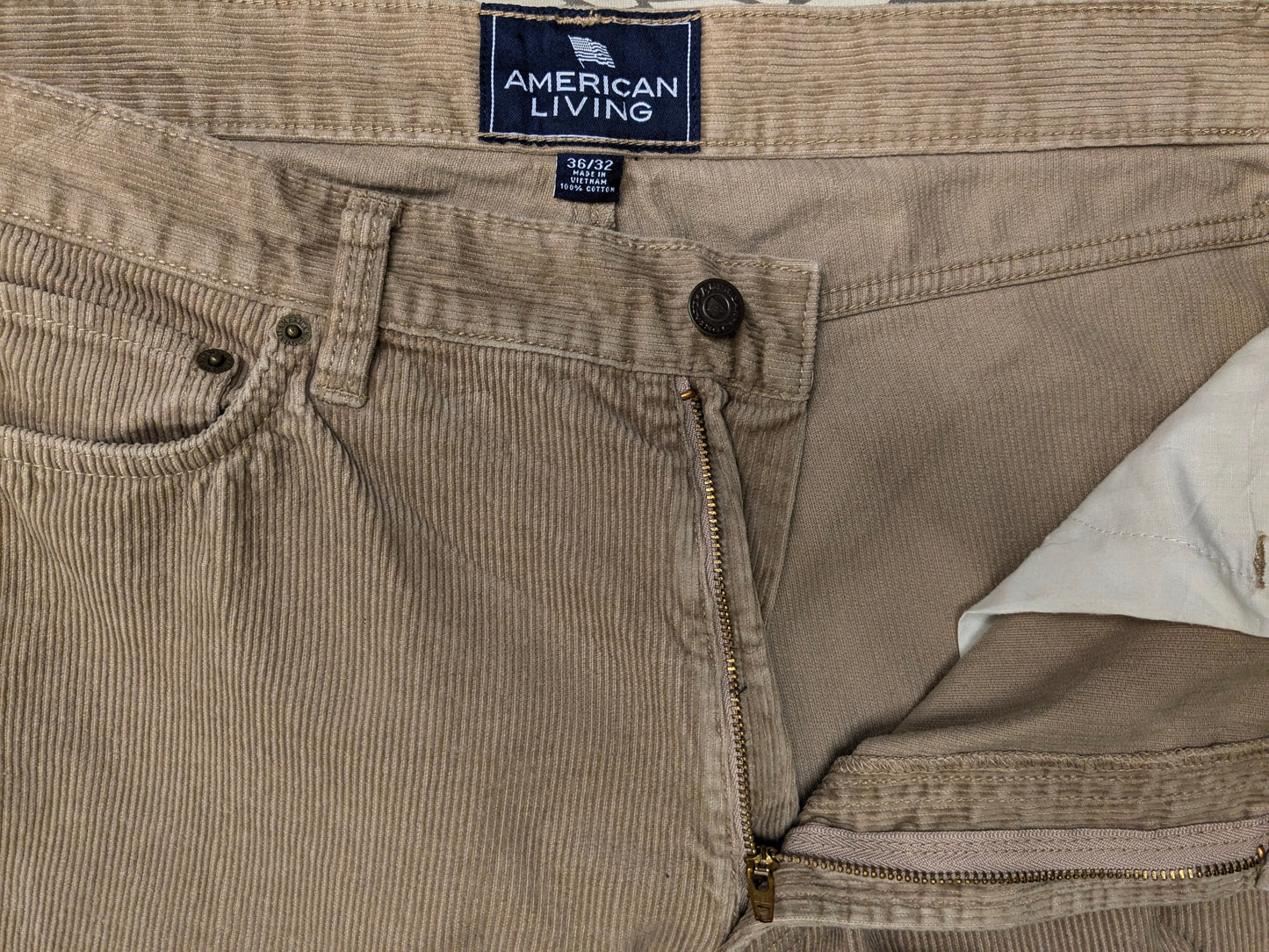 American Living Ribbroek. Light brown colored. Size W36 - L32.