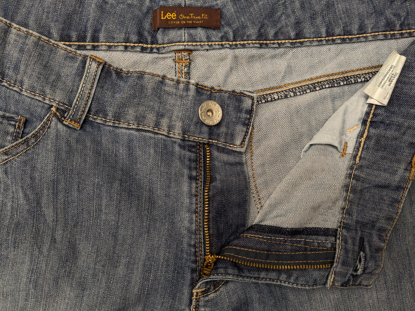 Lee Capri - 3/4th jeans. Blue motif. Size W36.