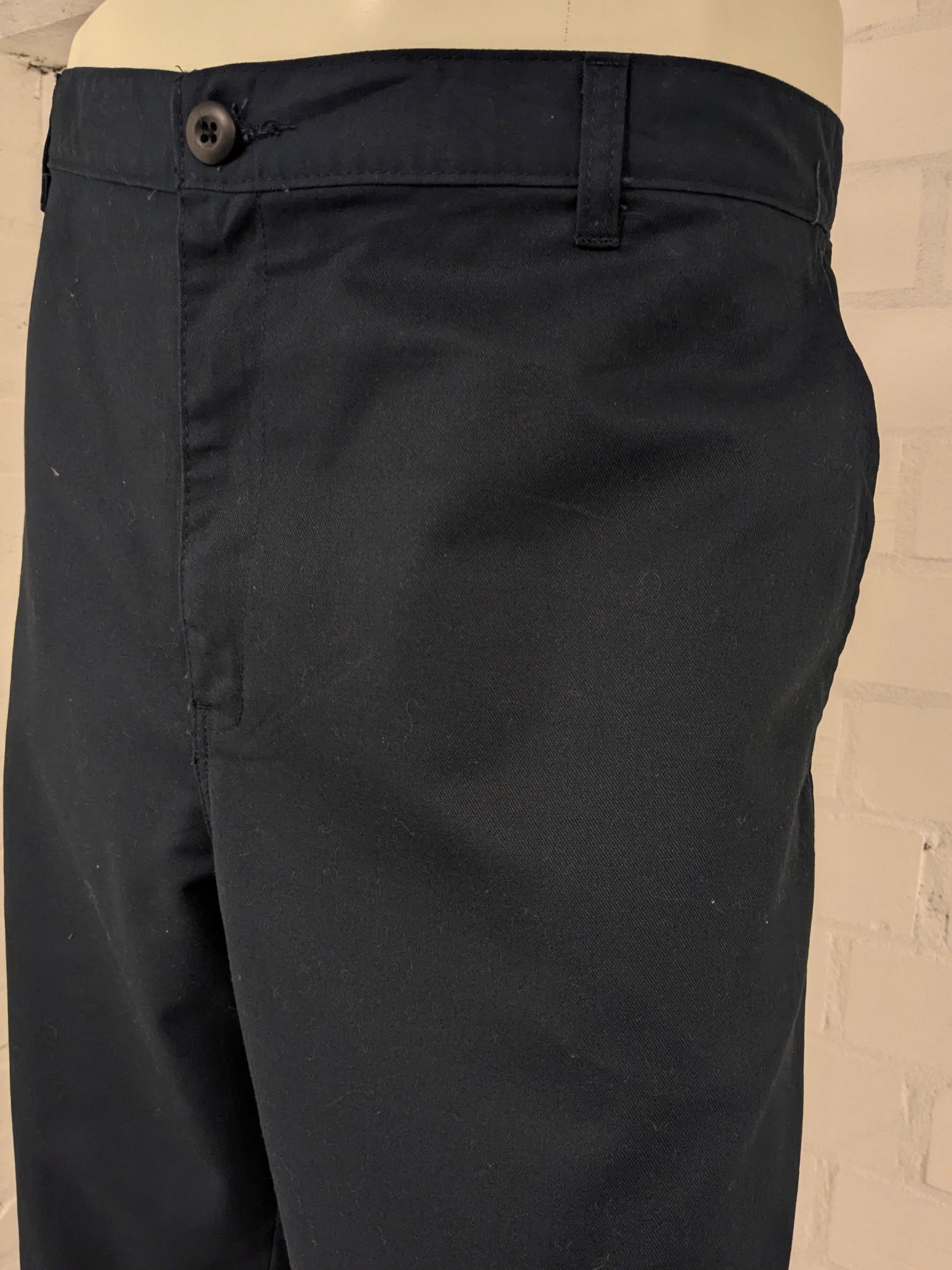 Dickies shorts. Dark blue colored. Size W40.