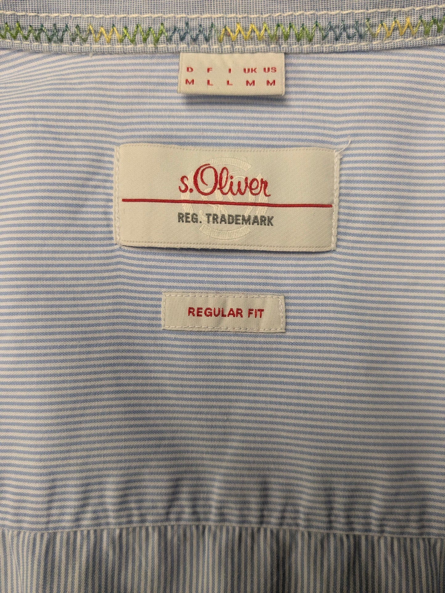 s. Chemise Oliver. Blanc bleu rayé. Taille M. Fit régulier.