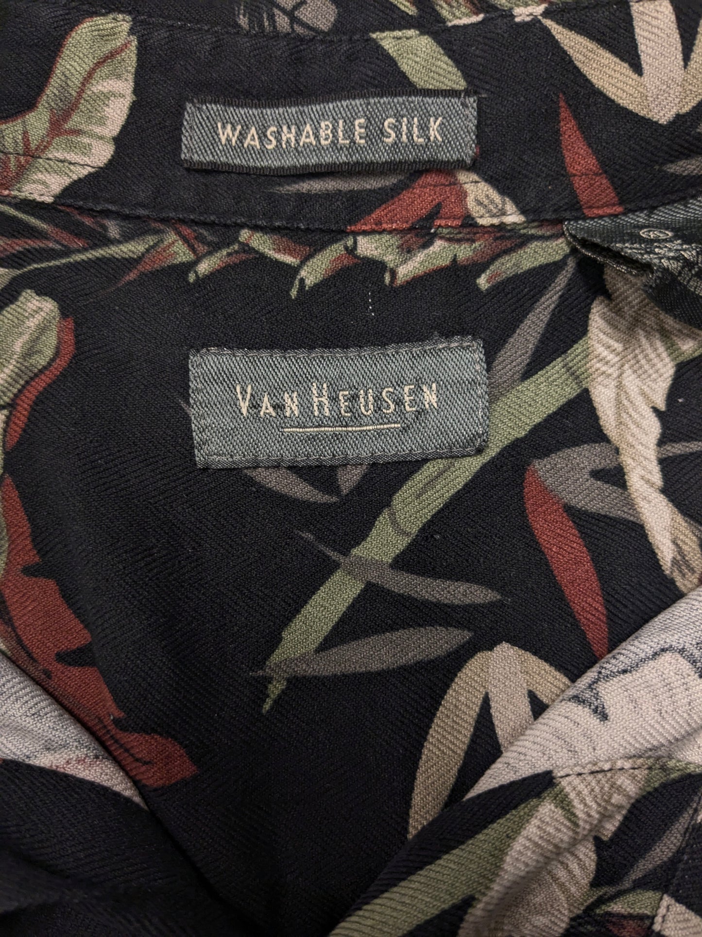 Van Heusen overhemd korte mouw. Zwart Groen Bruine hawaii print. Maat 2XL / XXL.