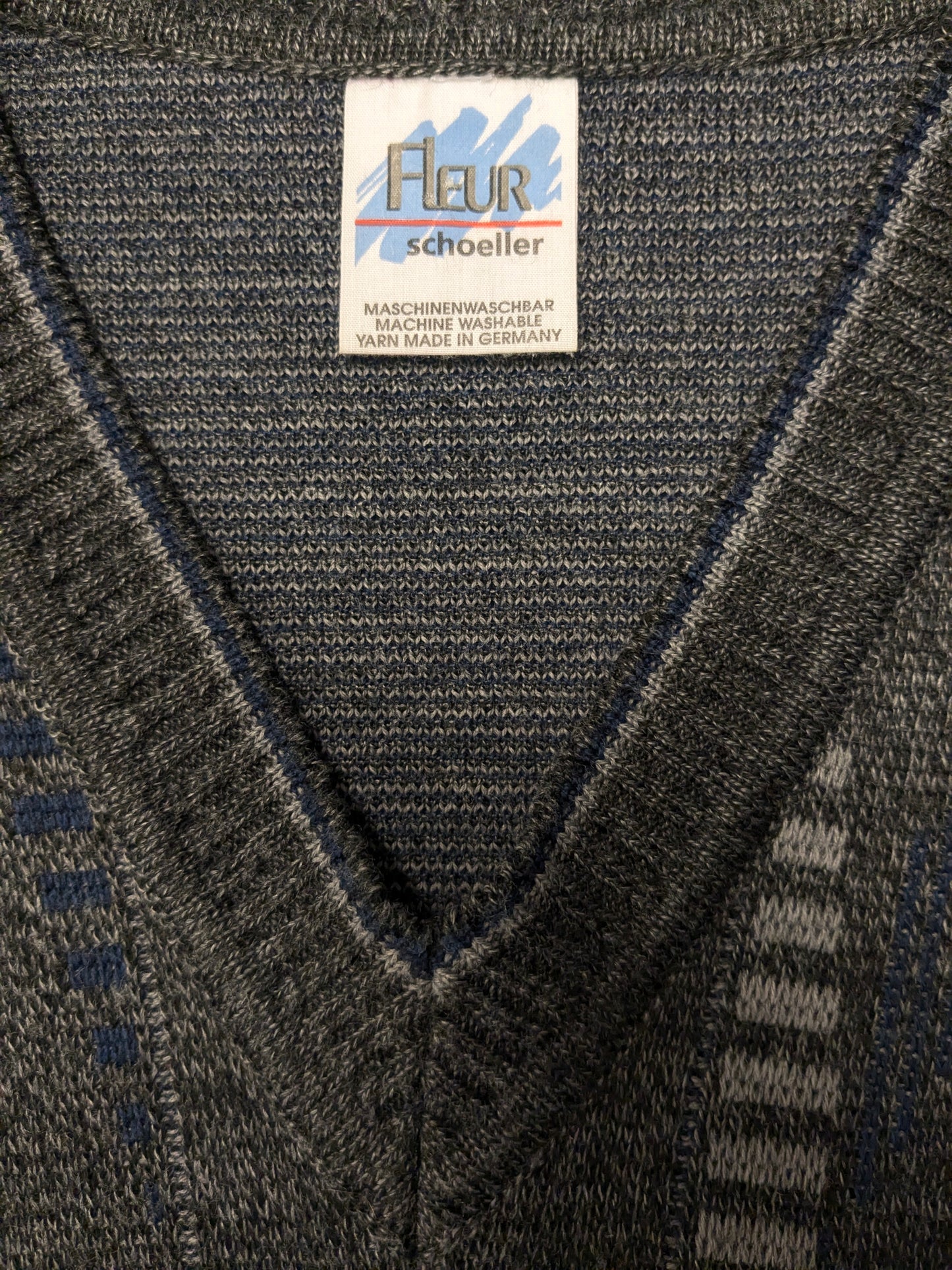 Vintage Fleur Schoeler Woolen Spencer avec V-Neck. Bleu gris foncé couleur. Taille L.