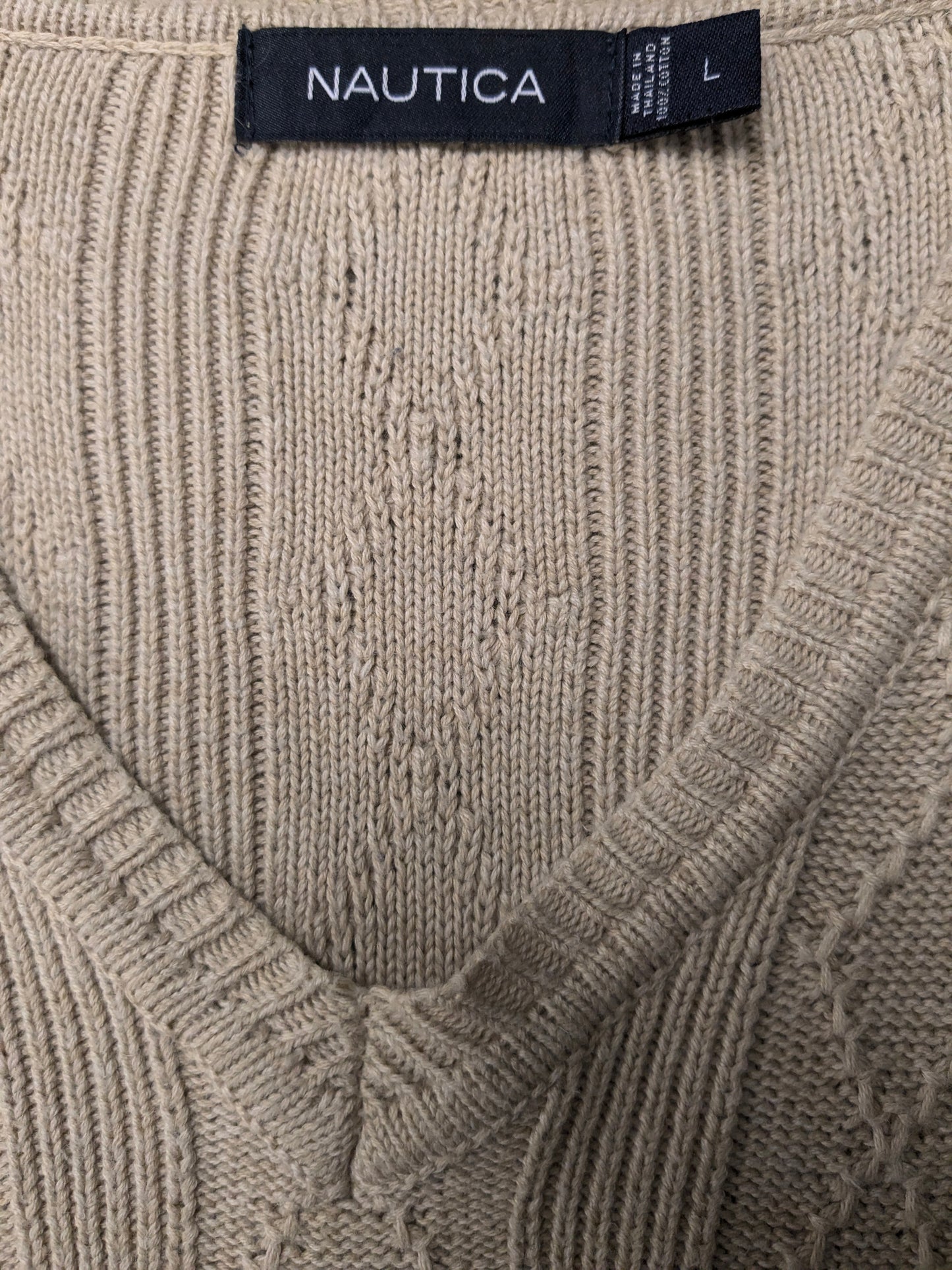 Nautica spencer met V-Hals. Beige gekleurd. Maat L.
