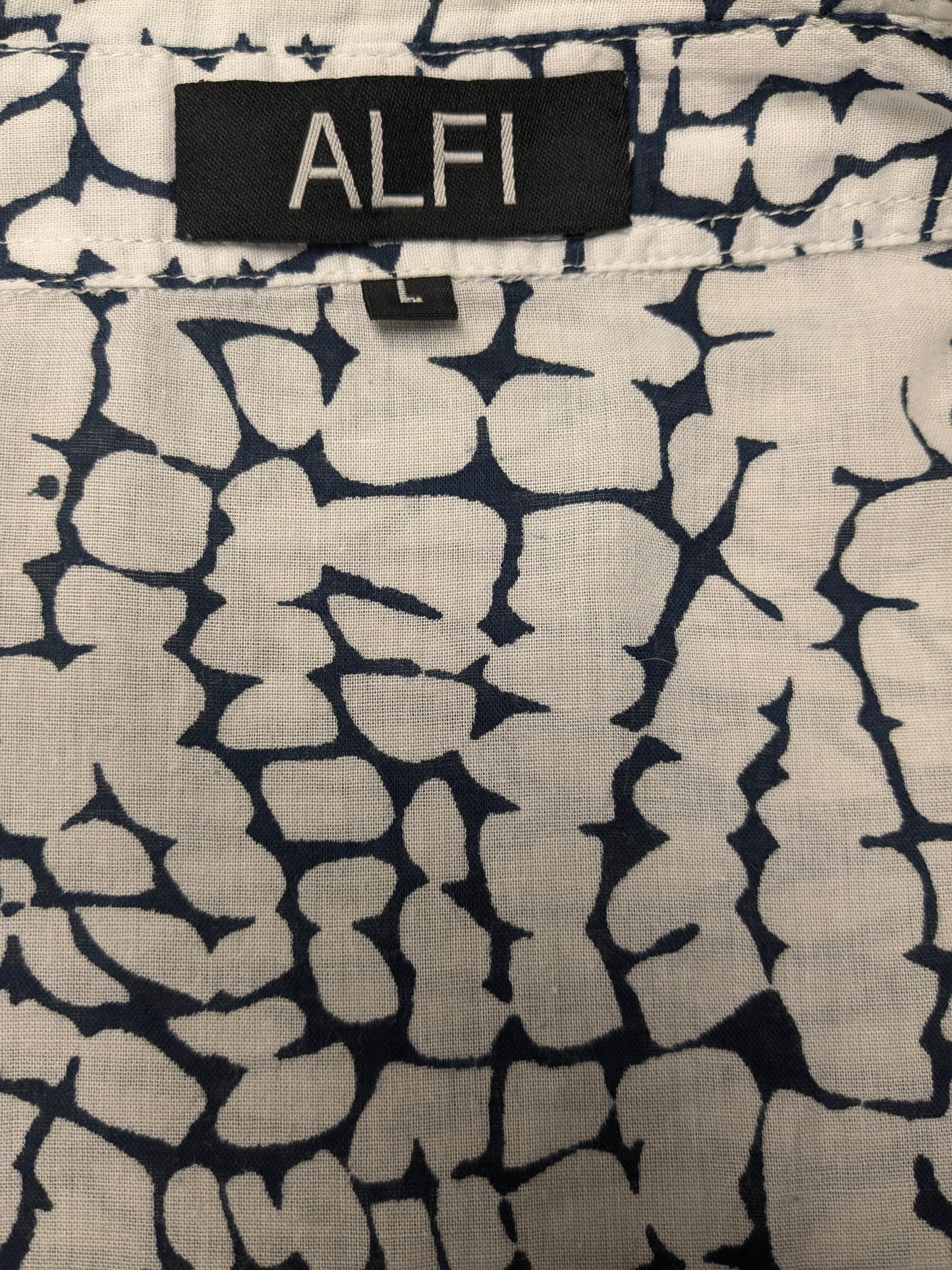 Alfi overhemd. Dunne katoenen luchtig overhemd. Blauw Witte print. Maat L.