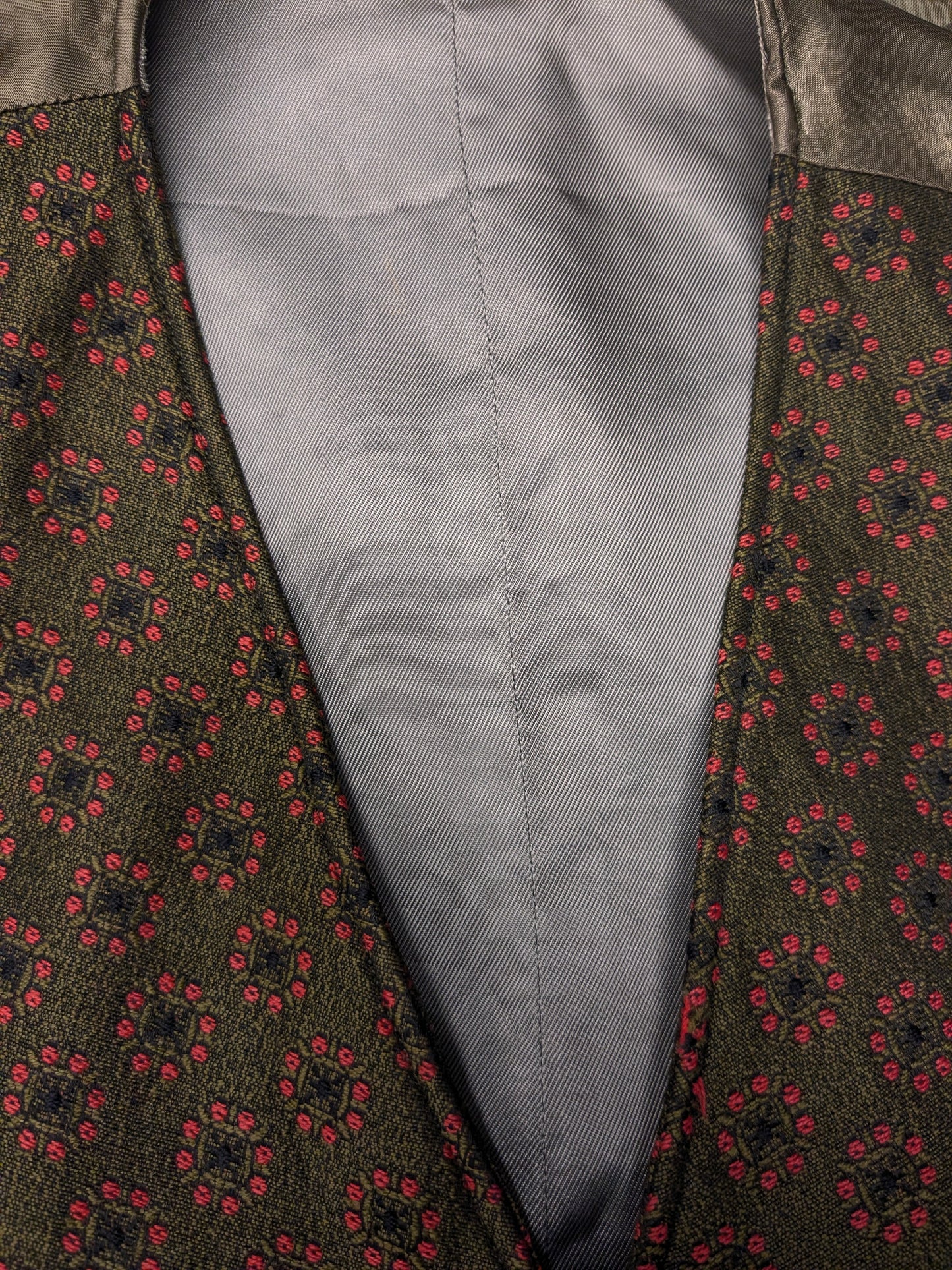 Gilet vintage. Motif noir rouge vert. Taille xl.