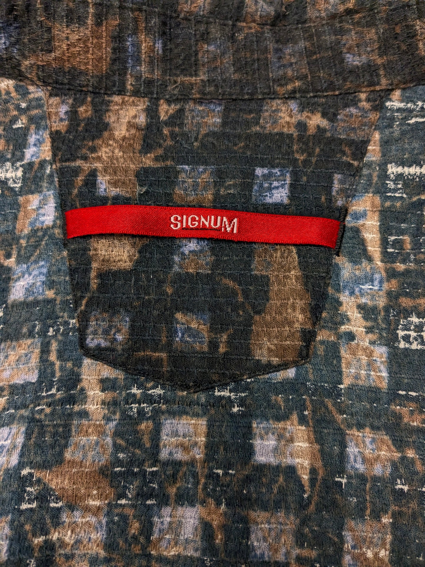 Vintage Signum shirt with large buttons. Black brown blue print. Size XL.