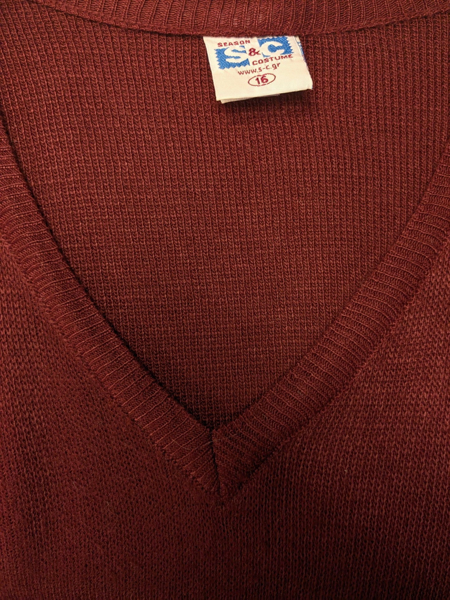 Vintage S&C spencer met V-Hals. Donker Rood gekleurd. Maat L.