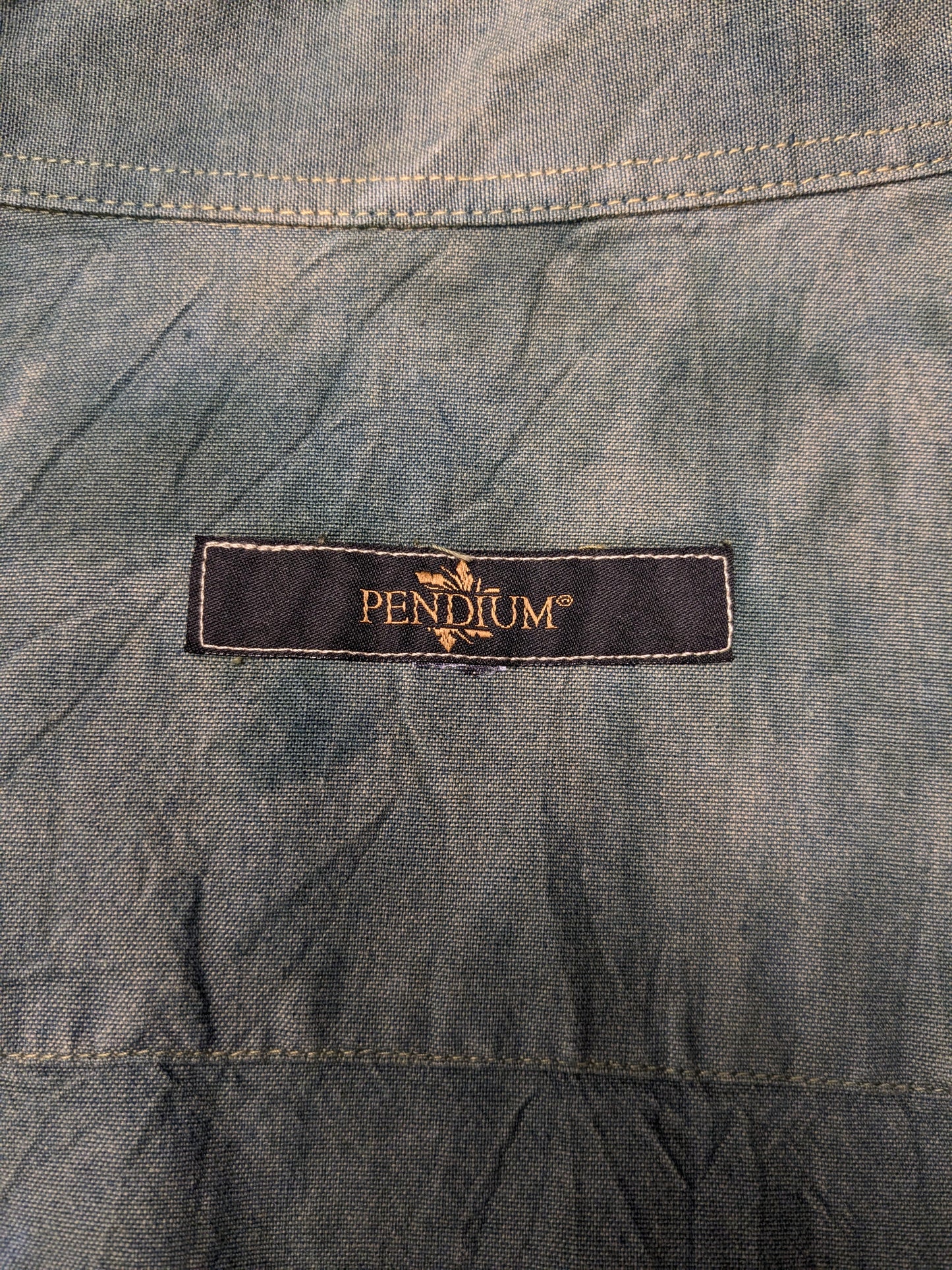 Chemise pentium. Impression beige bleu vert. Taille M.