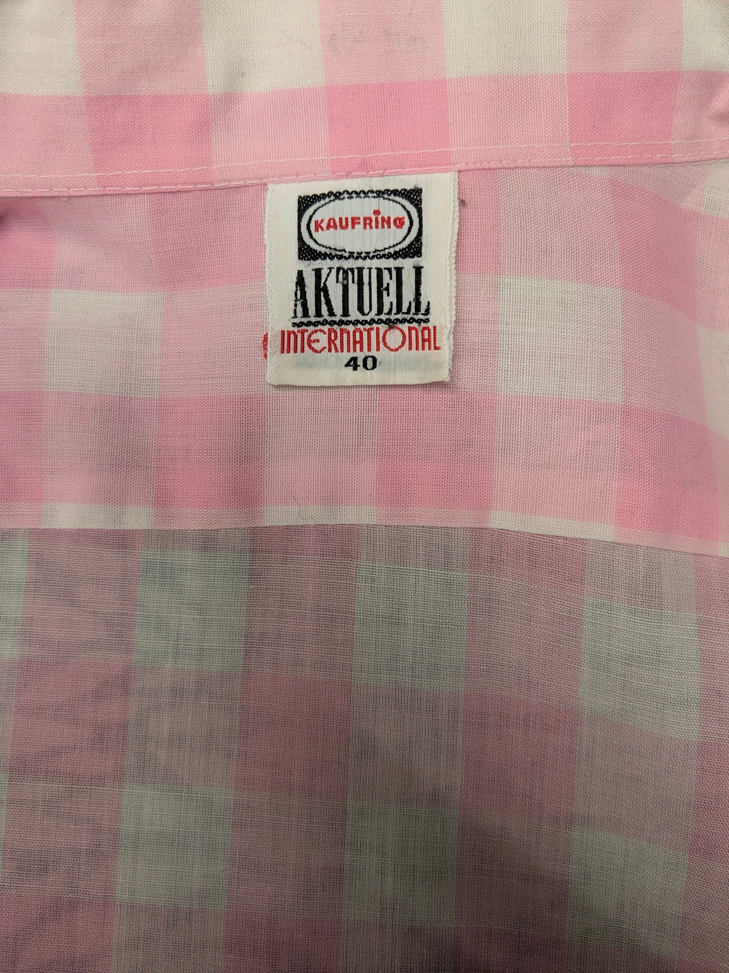 Chemise Aktuell vintage des années 70 avec collier. À carreaux blanc rose. Taille L.