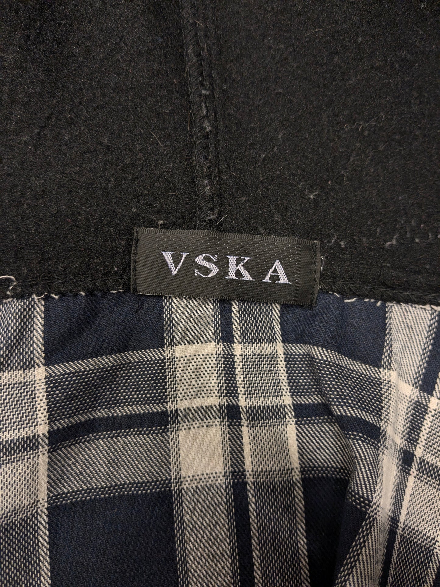 VSKA shirt with press studs and hood. Dark Blue Beige checked. Size L.