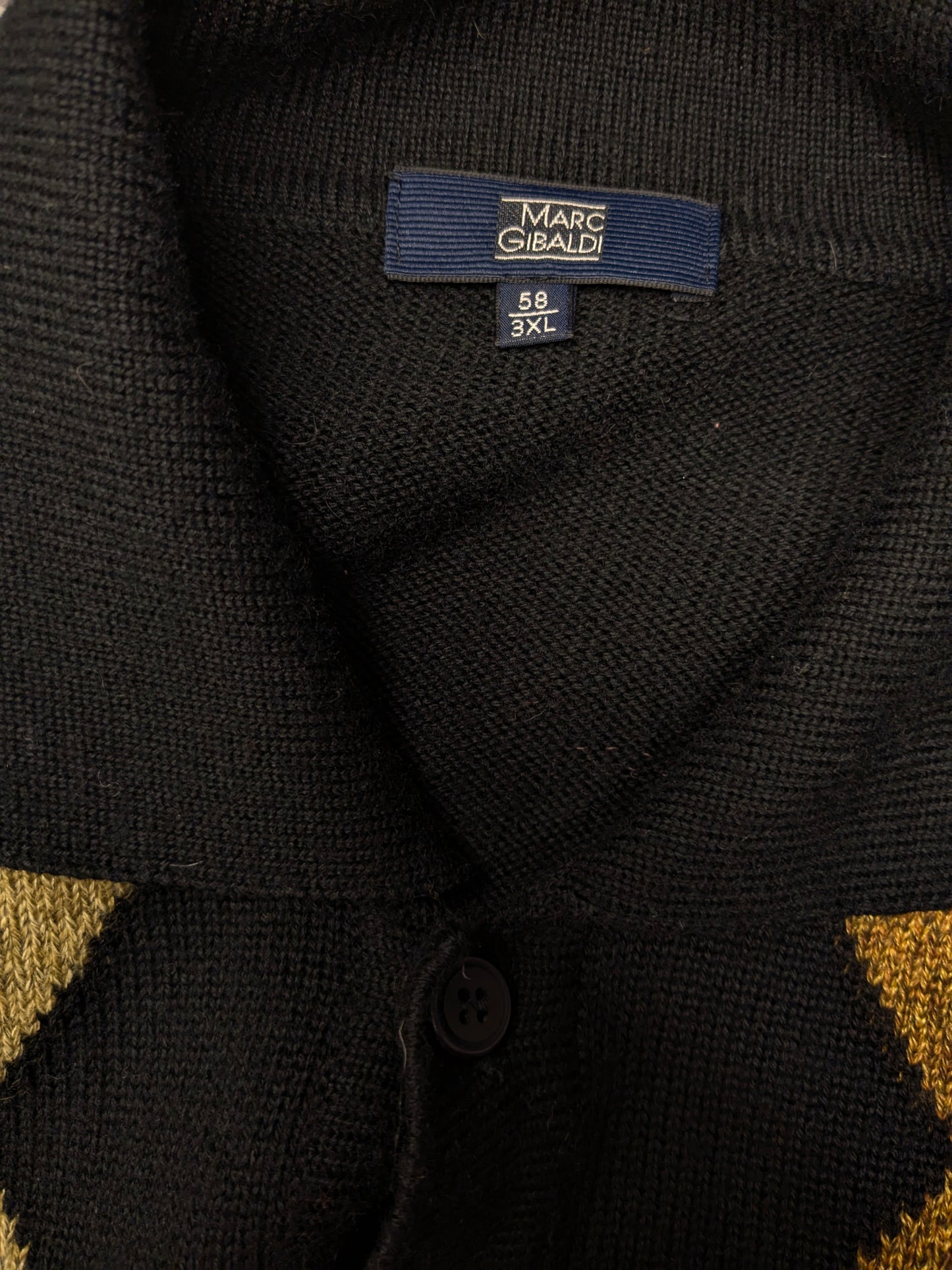 Marc Gibaldi Pull polo en laine. Couleur noir rouge jaune vert bleu. Taille 3XL/XXXL. 50% Laine.