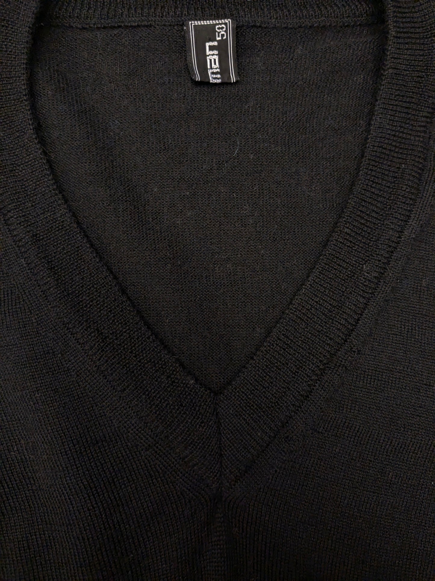 Top Man Woolen sweater with V-neck. Colored black. Size M. 100% Wool.