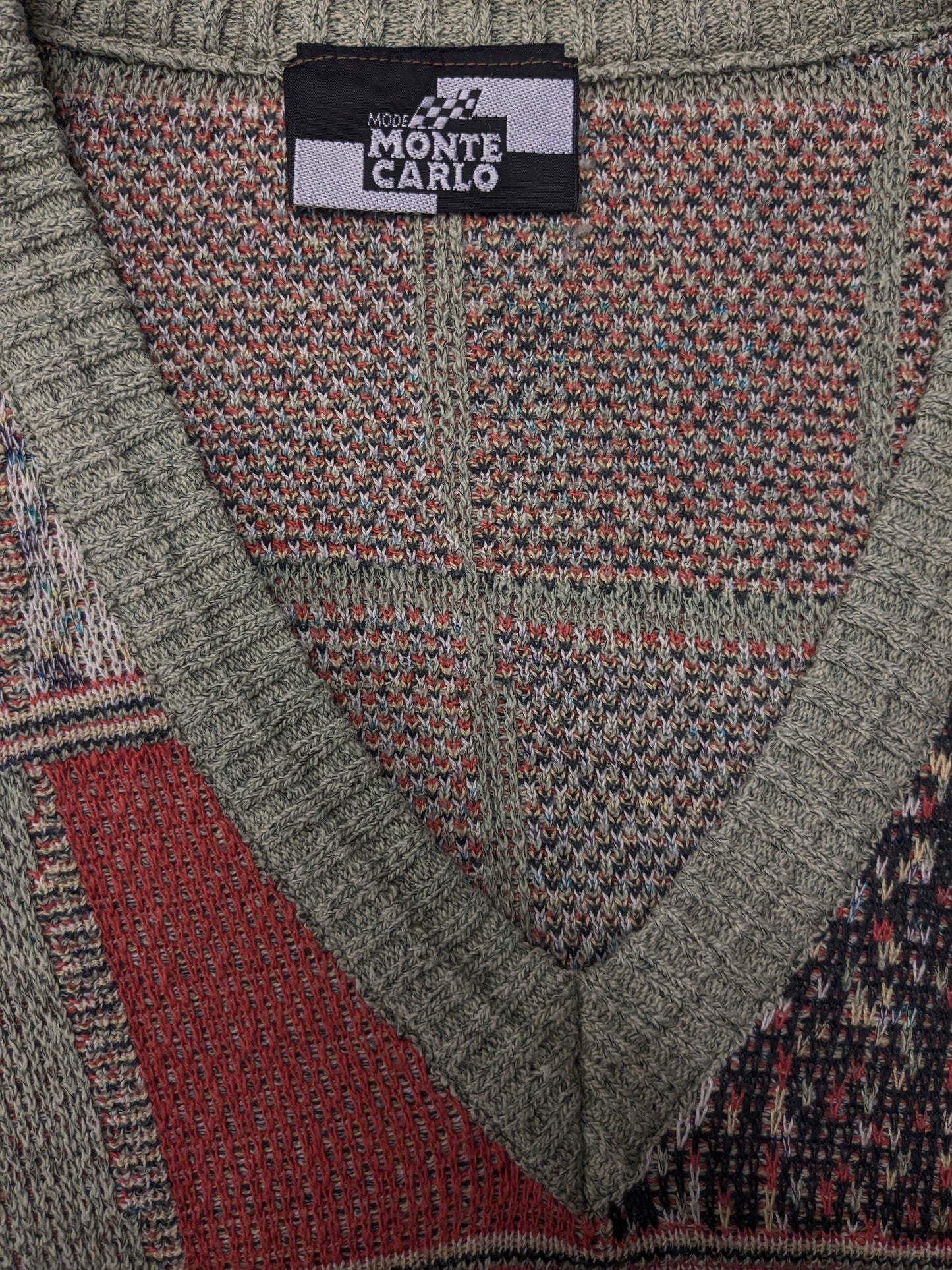 Maglione vintage Monte Carlo con scollo a V. Motivo colorato. Taglia L.