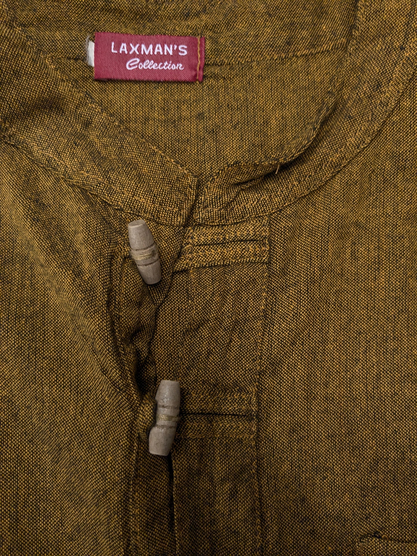 Camicia vintage abbottonata di Laxman. Contadino - Contadini - colletto corto. Ocra Giallo Nero misto. Taglia L.