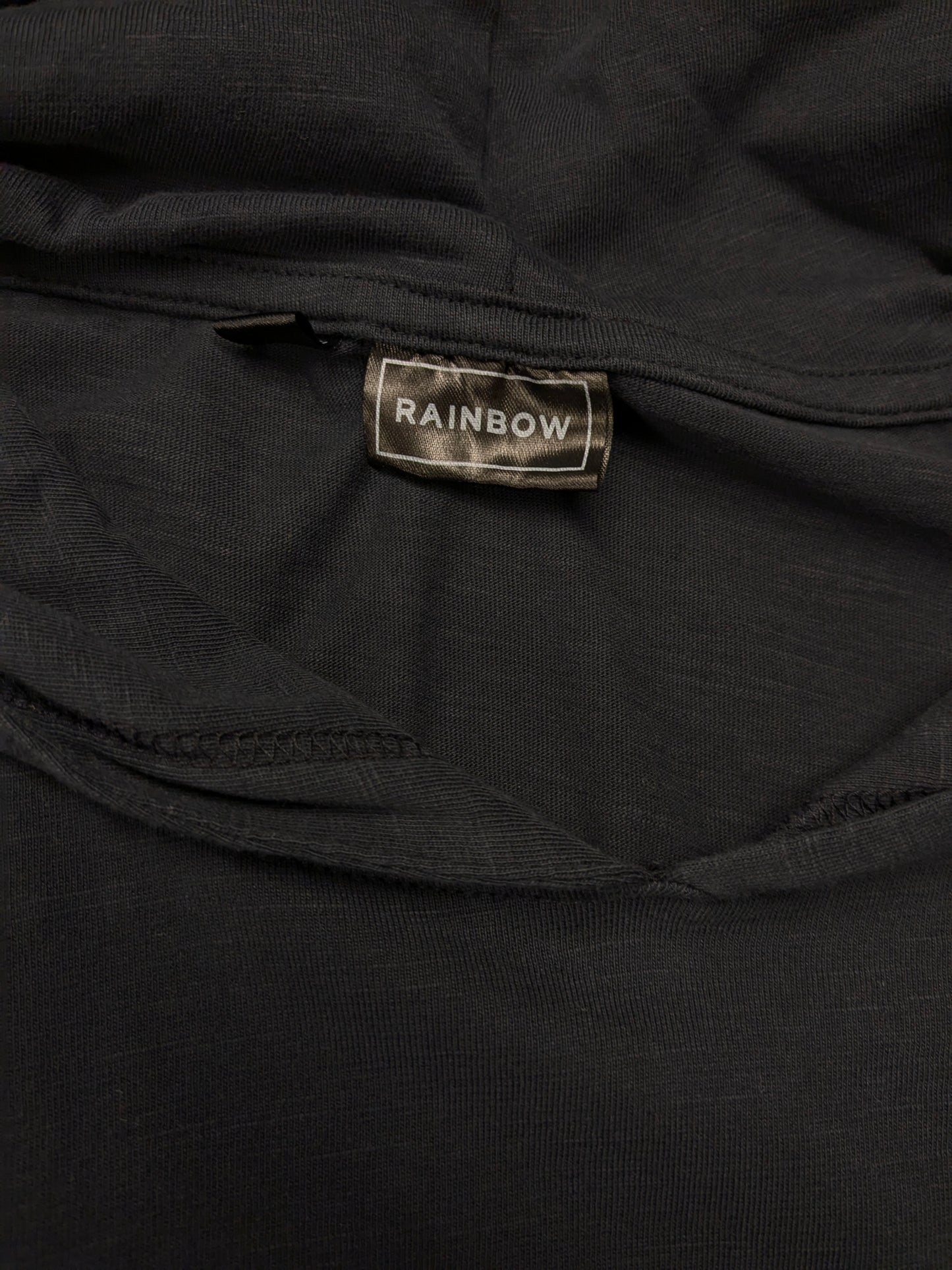 Felpa sottile con cappuccio arcobaleno "Merry XMas". Nero con stampa. Taglia L.