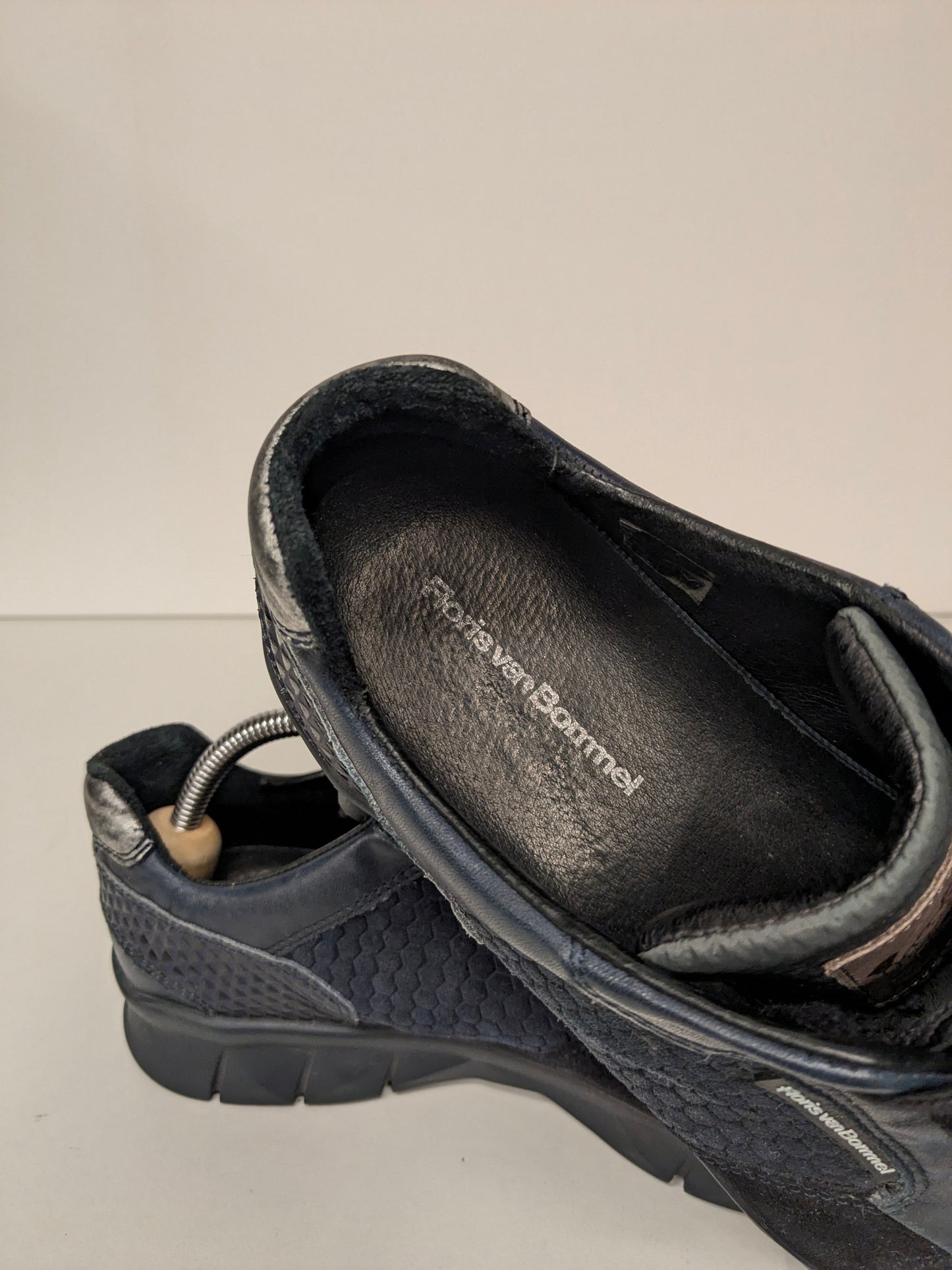 Sneaker Floris van Bommel in pelle. Colore blu scuro. Taglia 8,5/42,5