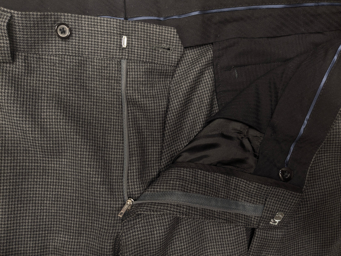 Abito Scabal in lana realizzato su misura. Motivo grigio nero. Taglia 56/XL.