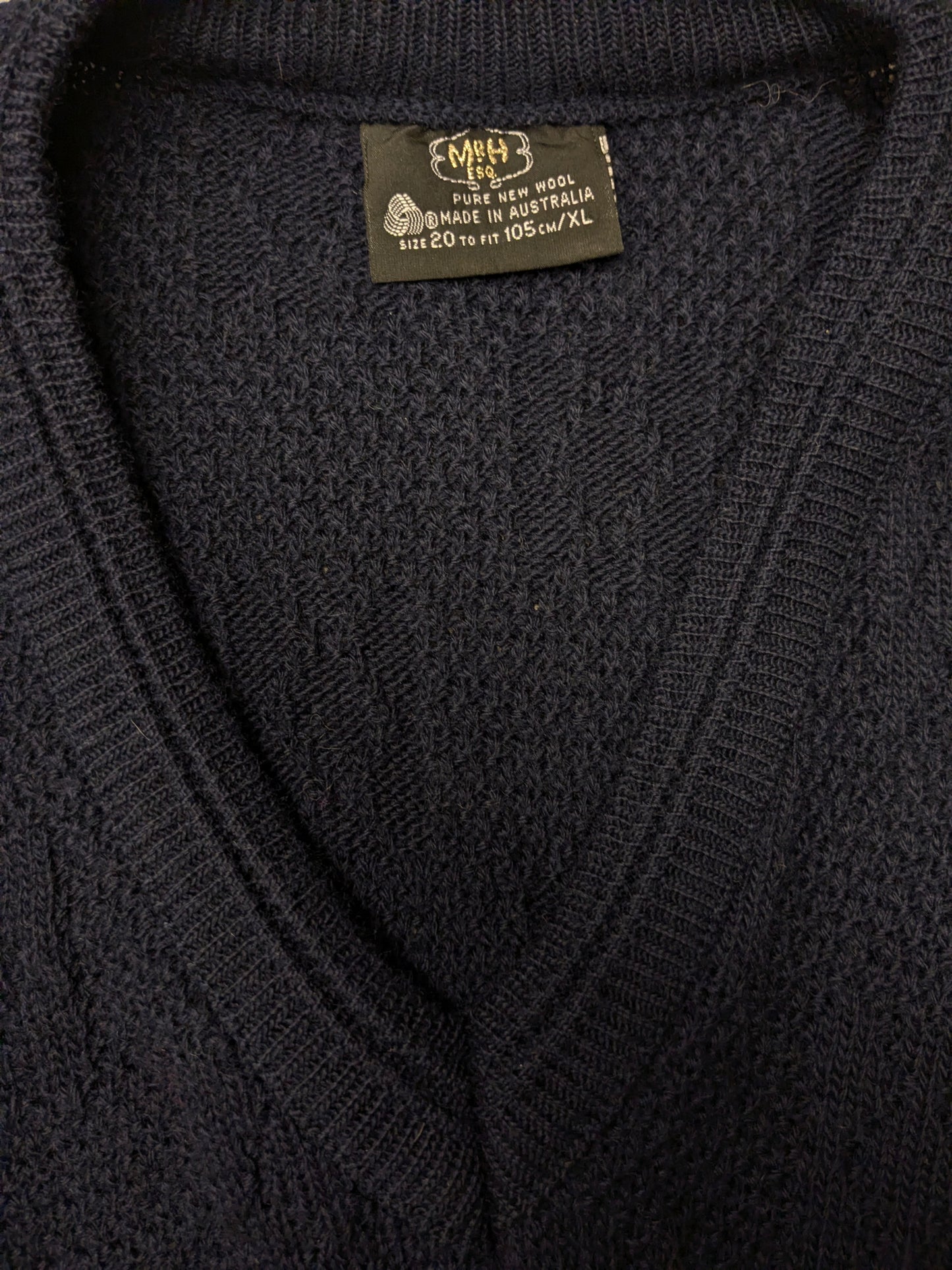 Vintage MRH Wollen trui met V-Hals. Donker Blauw Bruin Groen gekleurd. Maat XL.