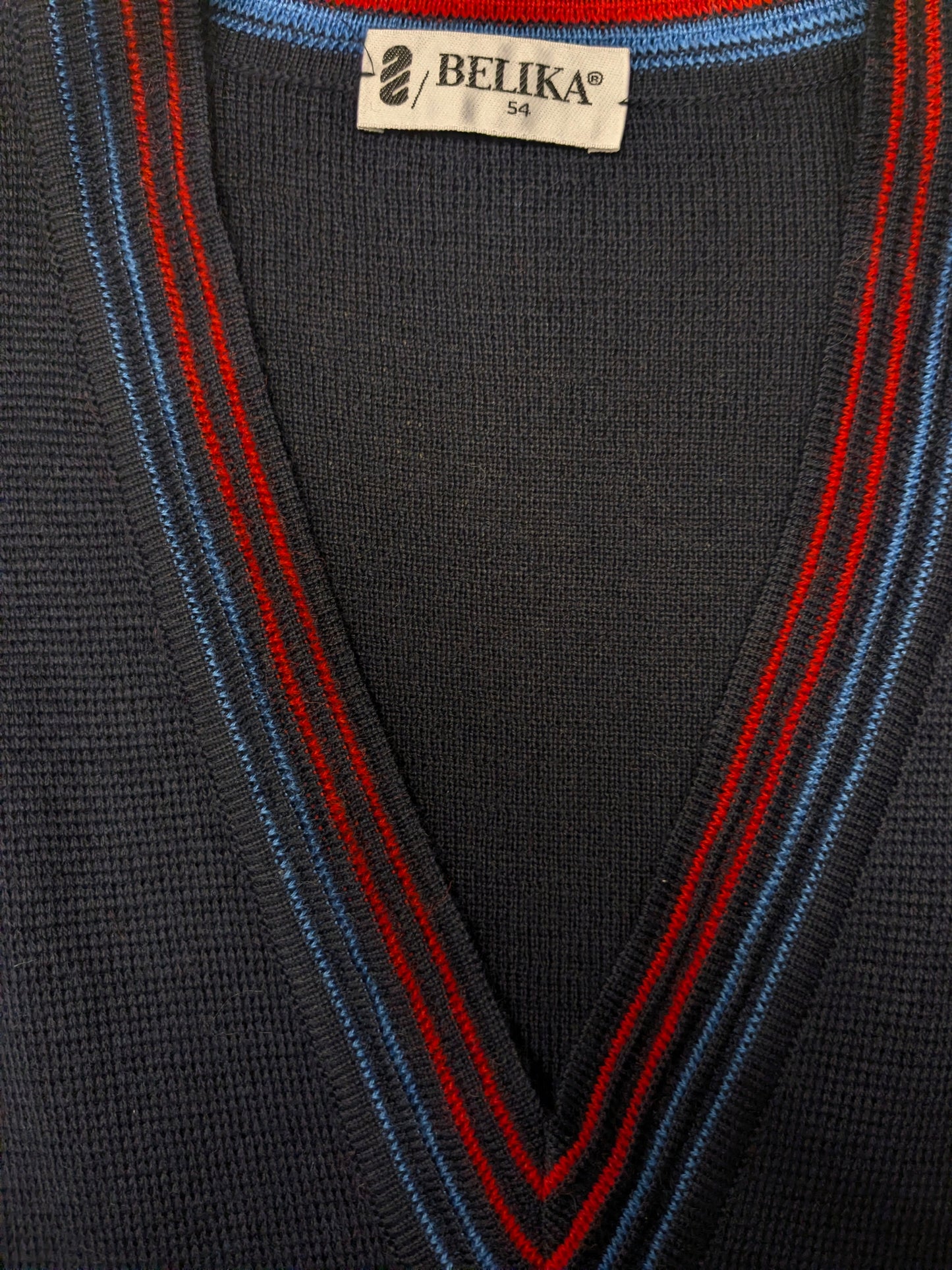 Vintage Belika spencer met V-hals. Donker Blauw Rood gekleurd. Maat XL.