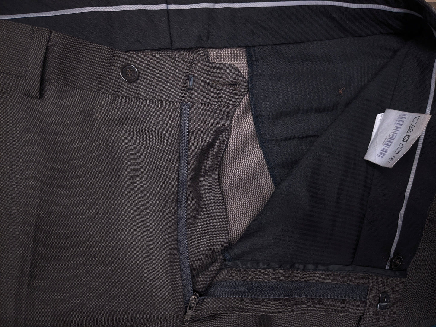 Merkloos Wollen kostuum. Bruin motief. Maat 26 (52 / L).