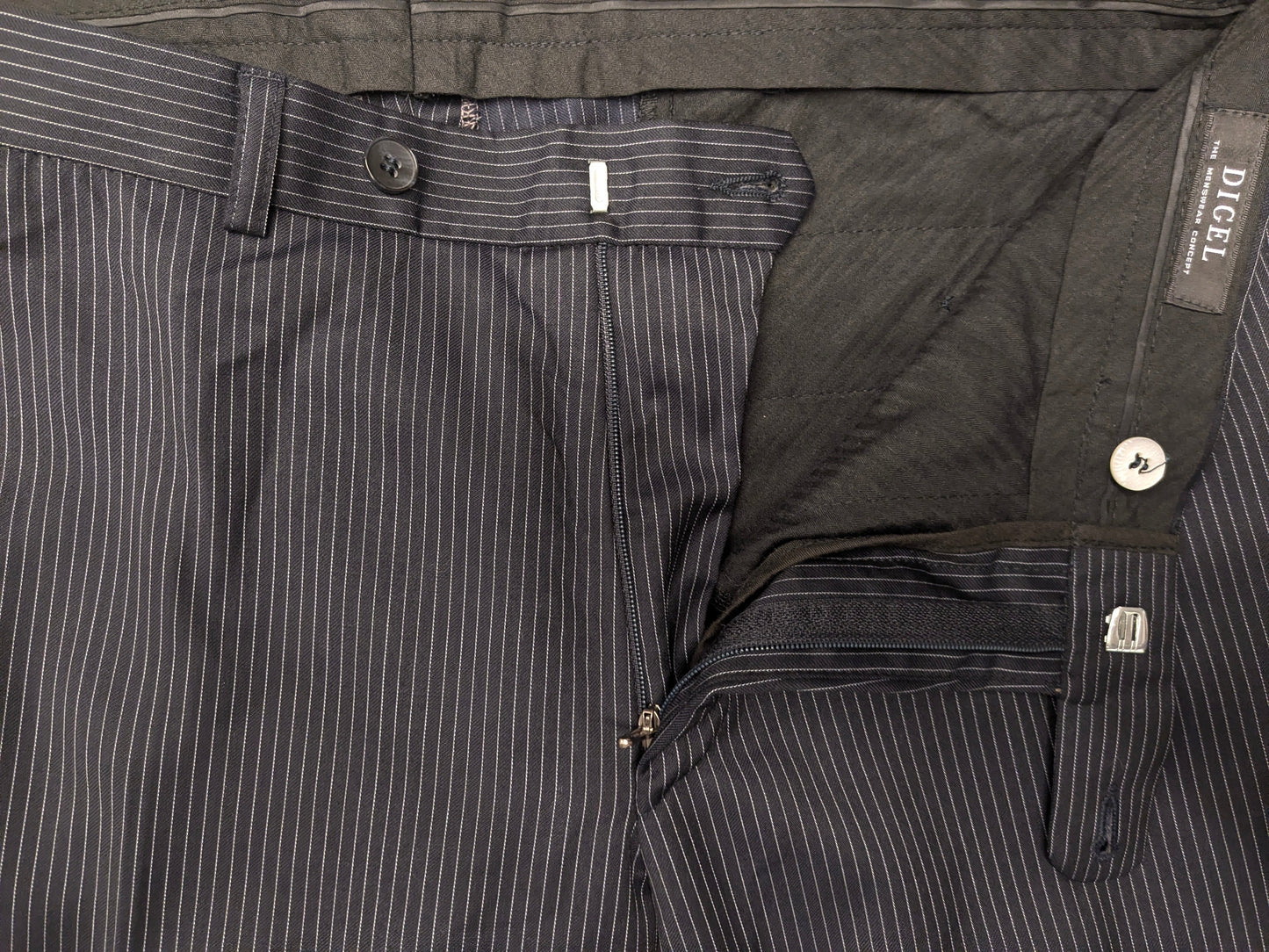 Digel Preference Wollen kostuum. Donker Blauw Witte krijtstreep. Maat 24 (48 / M).