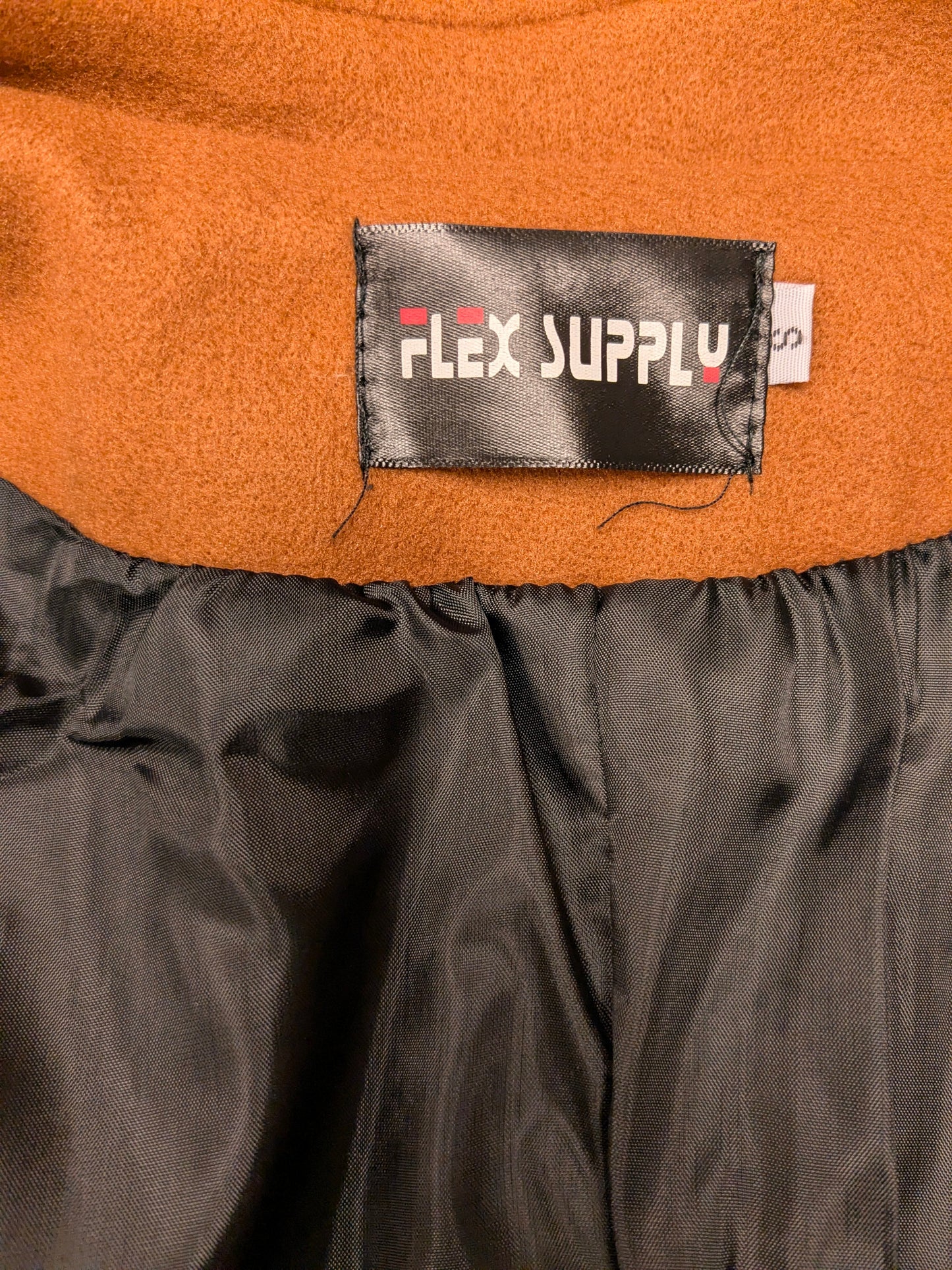 Flex Supply half lange mantel. Bruin gekleurd. Maat S.