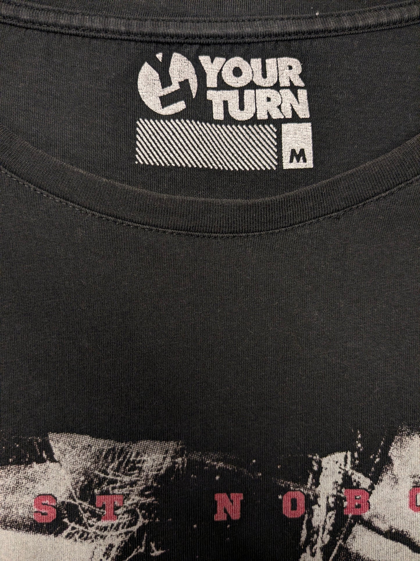 Your Turn shirt. Zwart met opdruk. Maat M.