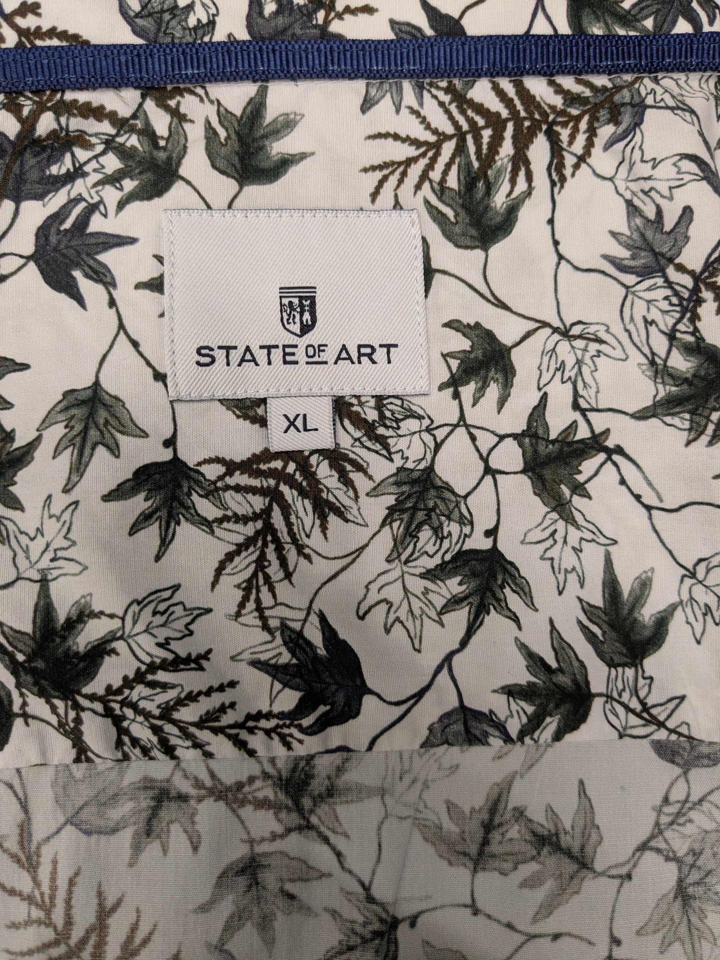 Chemise état de l’art. Motif feuille gris marron bleu. Taille XL.