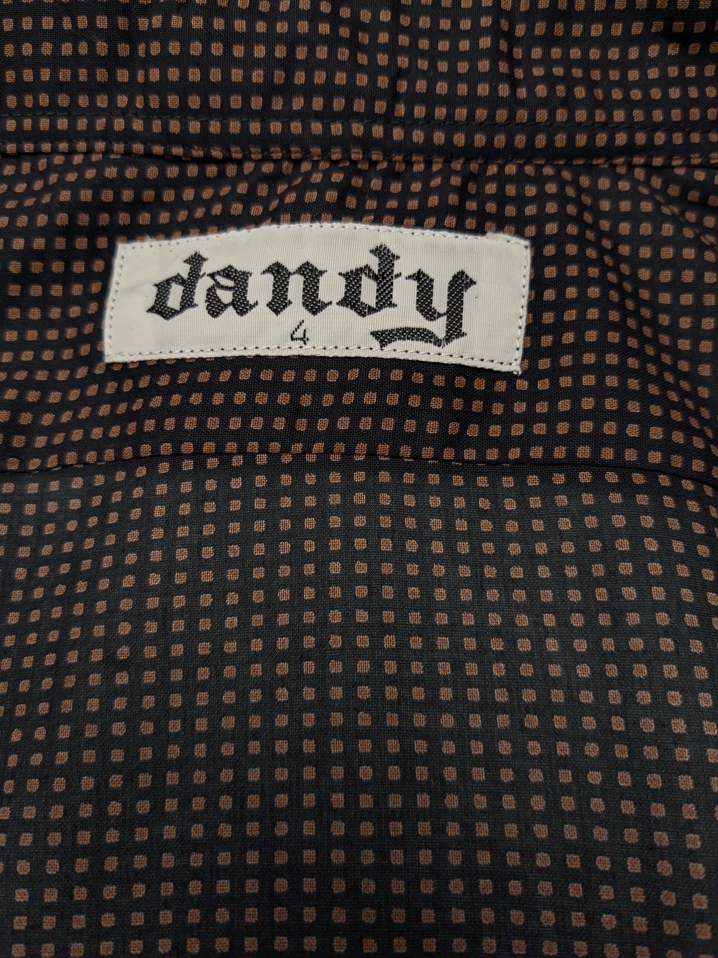 Dandy 70's overhemd met puntkraag. Licht doorschijnend Zwart Bruine stippen. Maat M.
