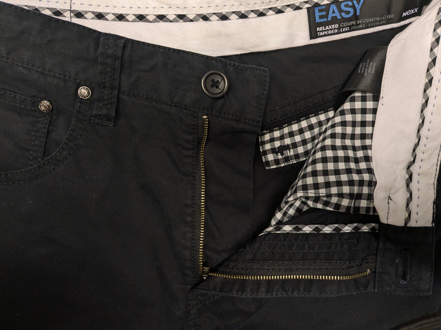 Mexx broek. Zwart gekleurd. Maat W32 - L30. (ingekort L34). easy relaxed tapered leg.